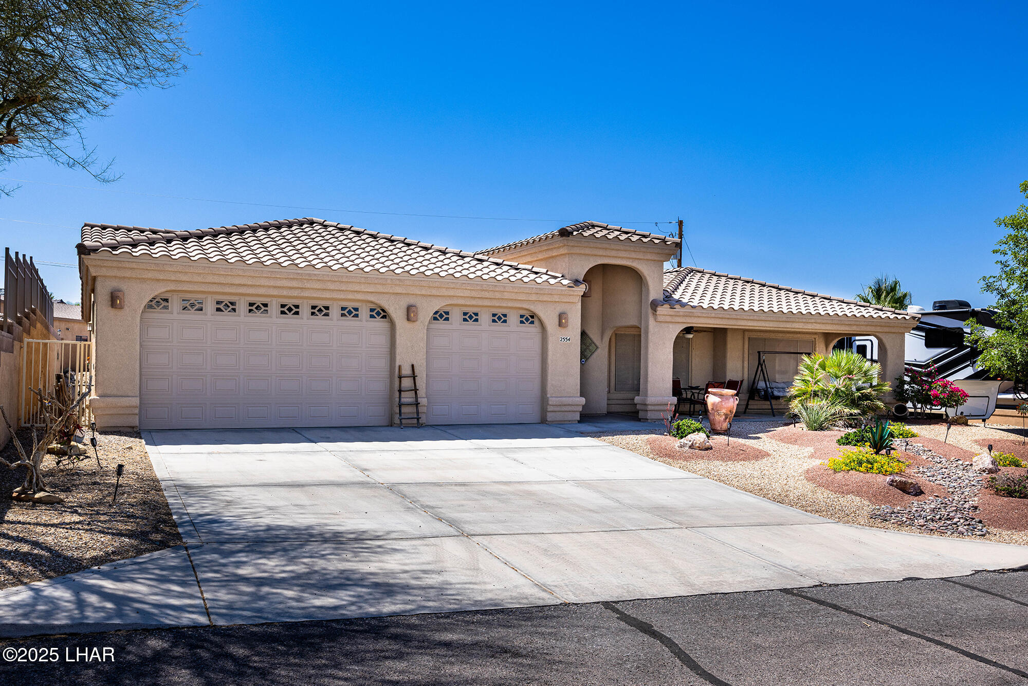 2554 Beverly Glen Dr