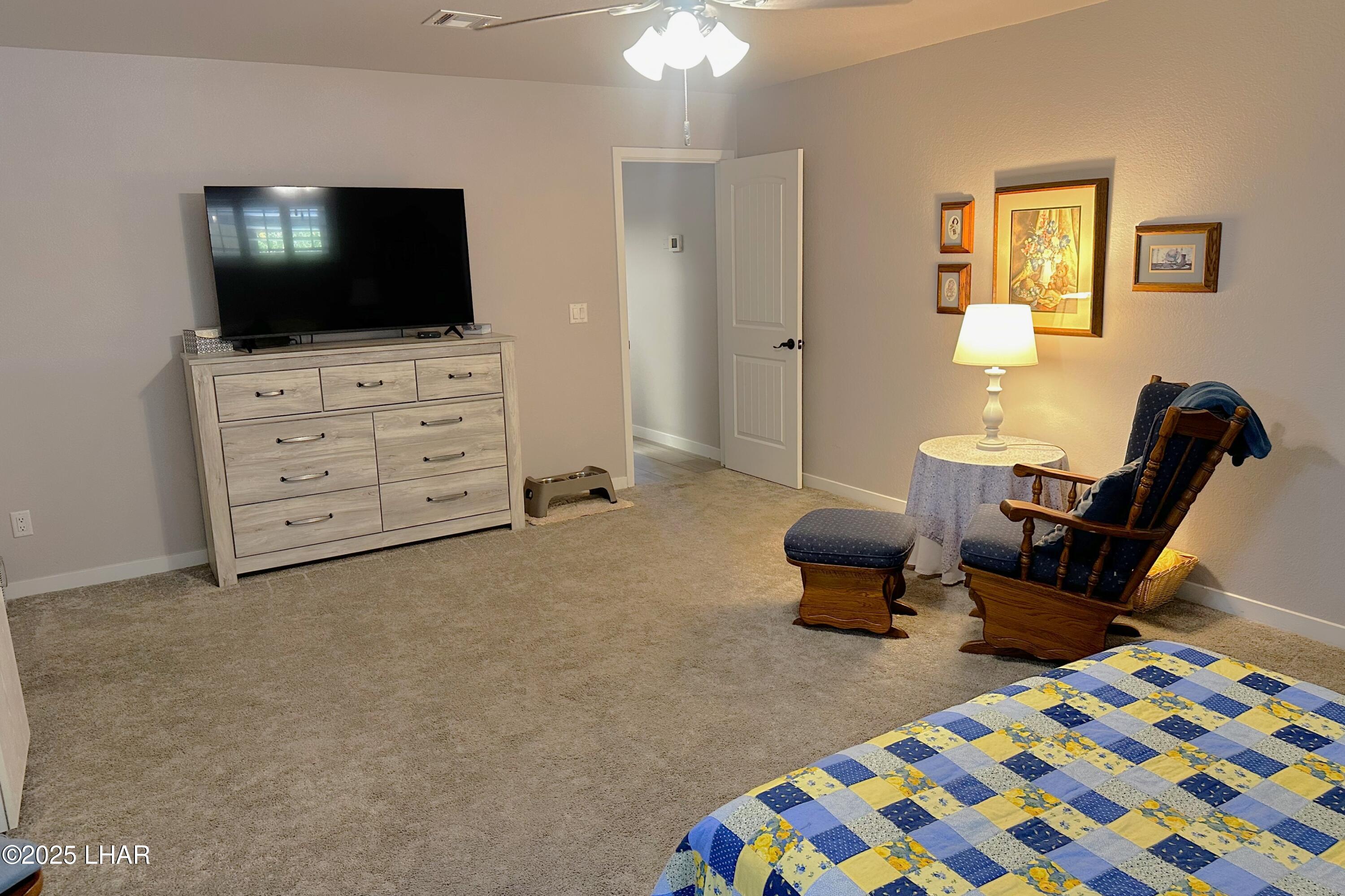 3594 Chesapeake Blvd