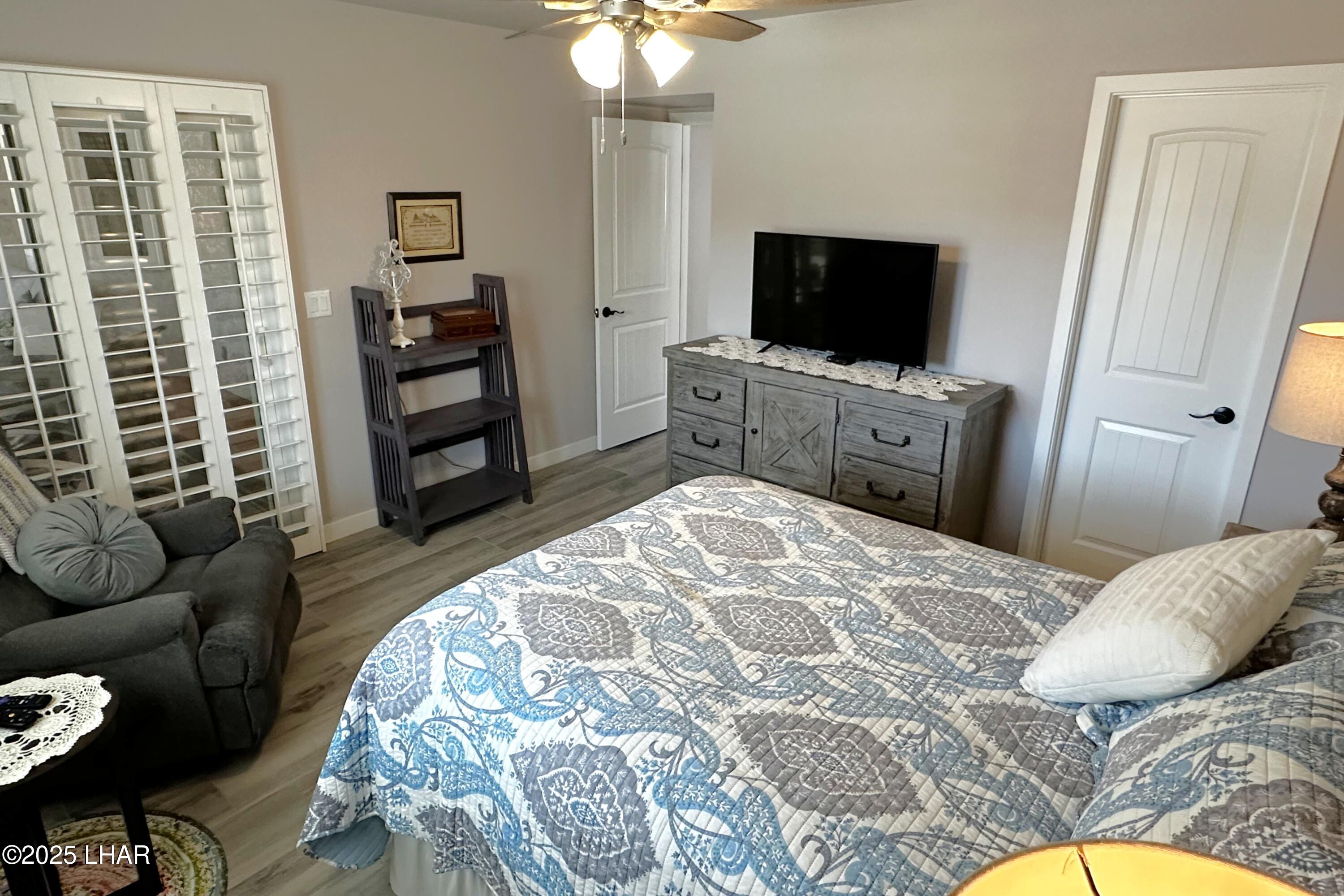 3594 Chesapeake Blvd