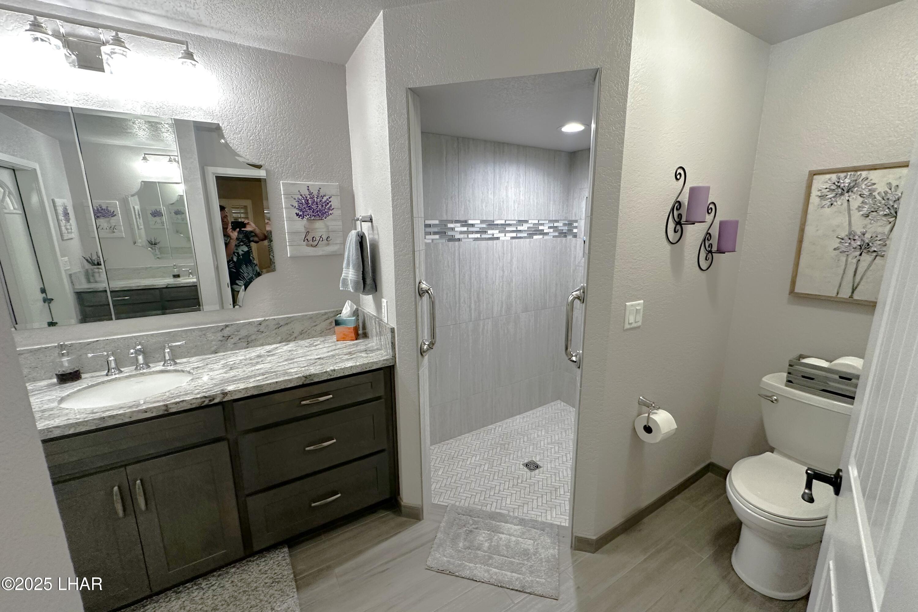 3594 Chesapeake Blvd