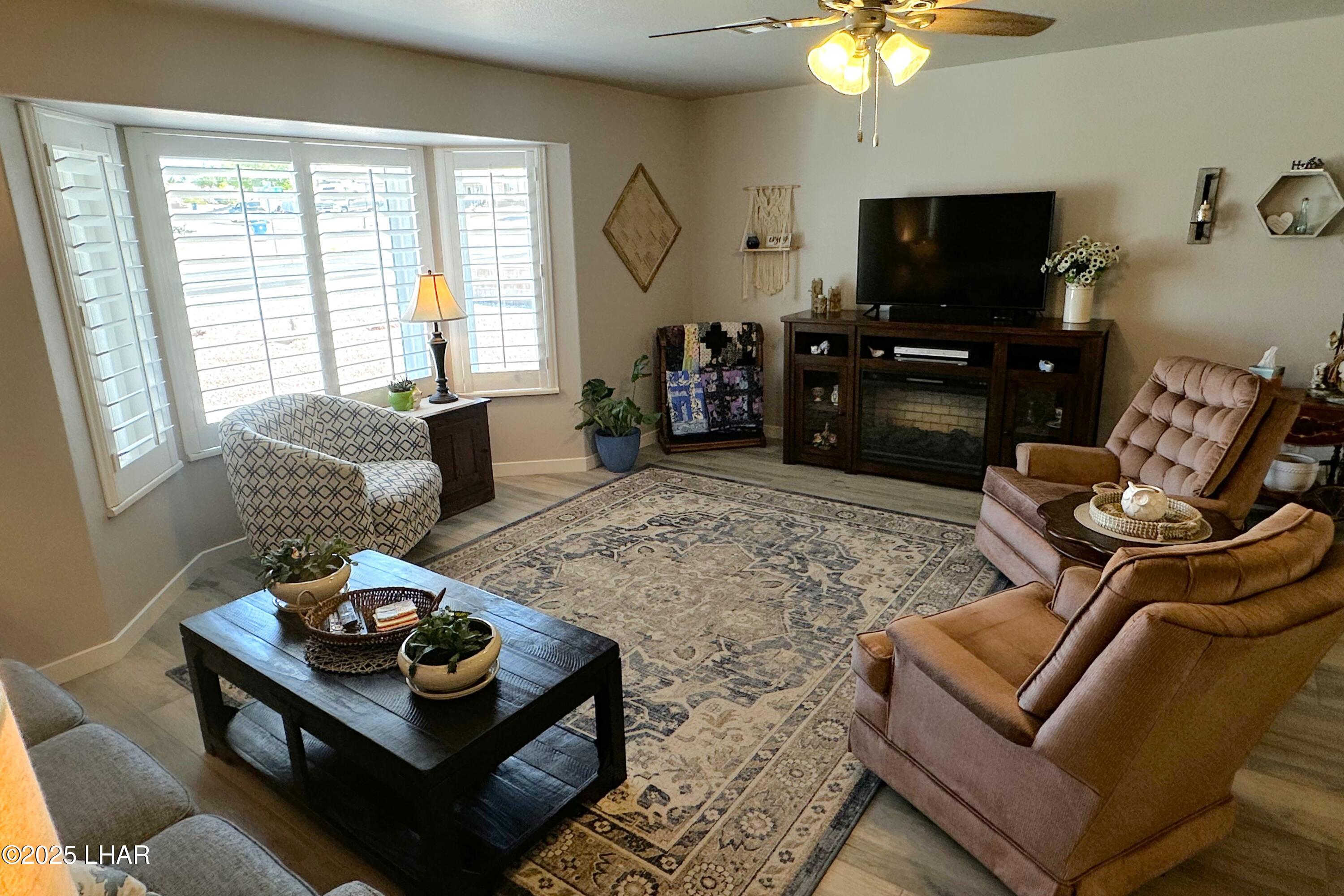 3594 Chesapeake Blvd