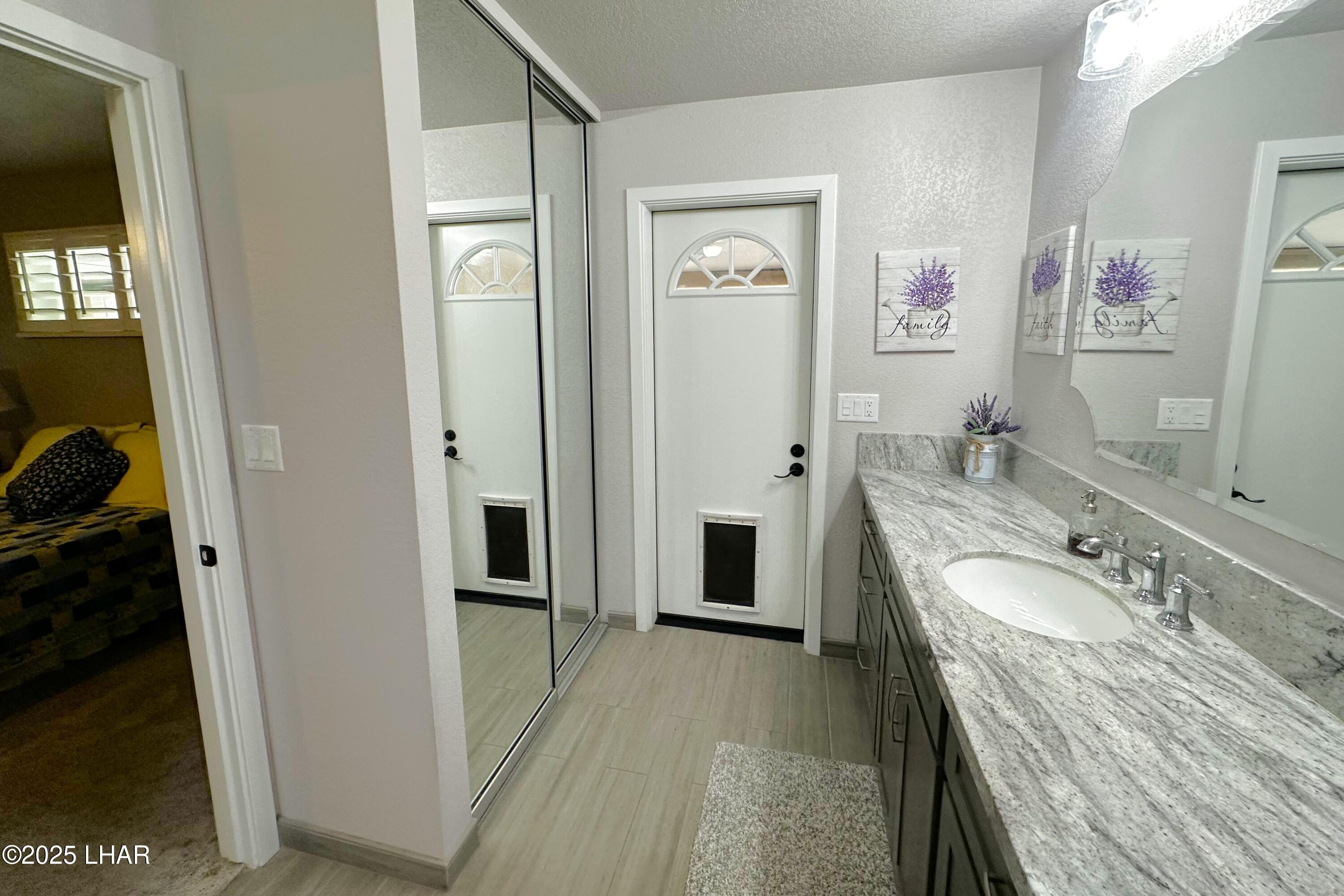 3594 Chesapeake Blvd