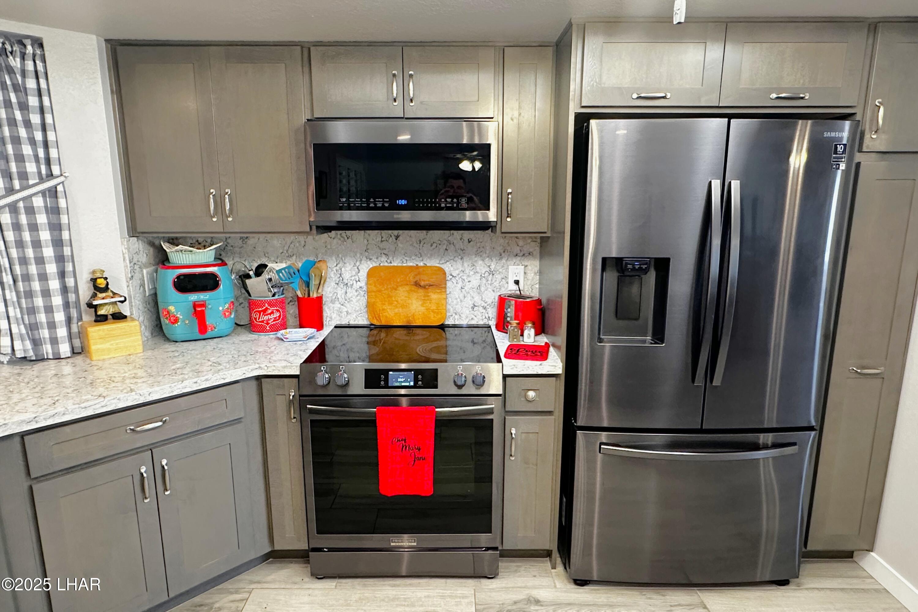 3594 Chesapeake Blvd