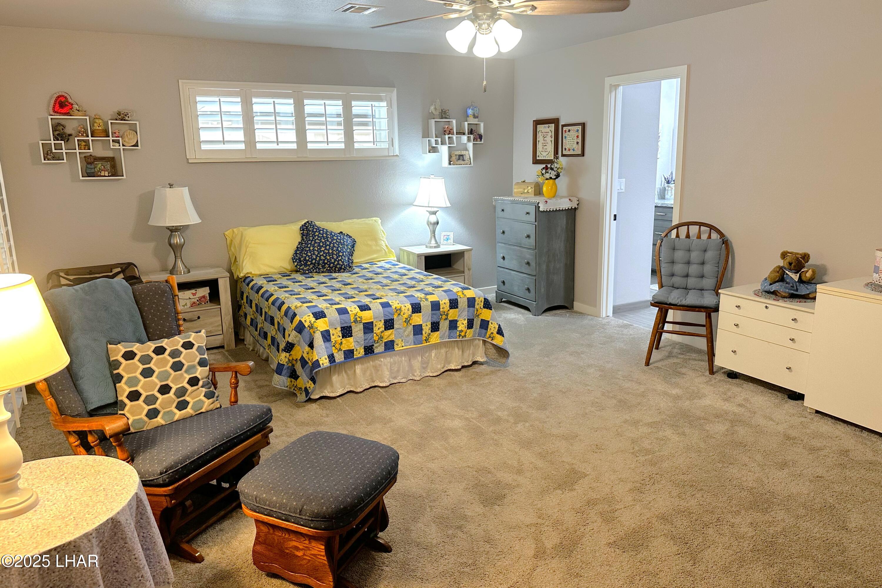 3594 Chesapeake Blvd