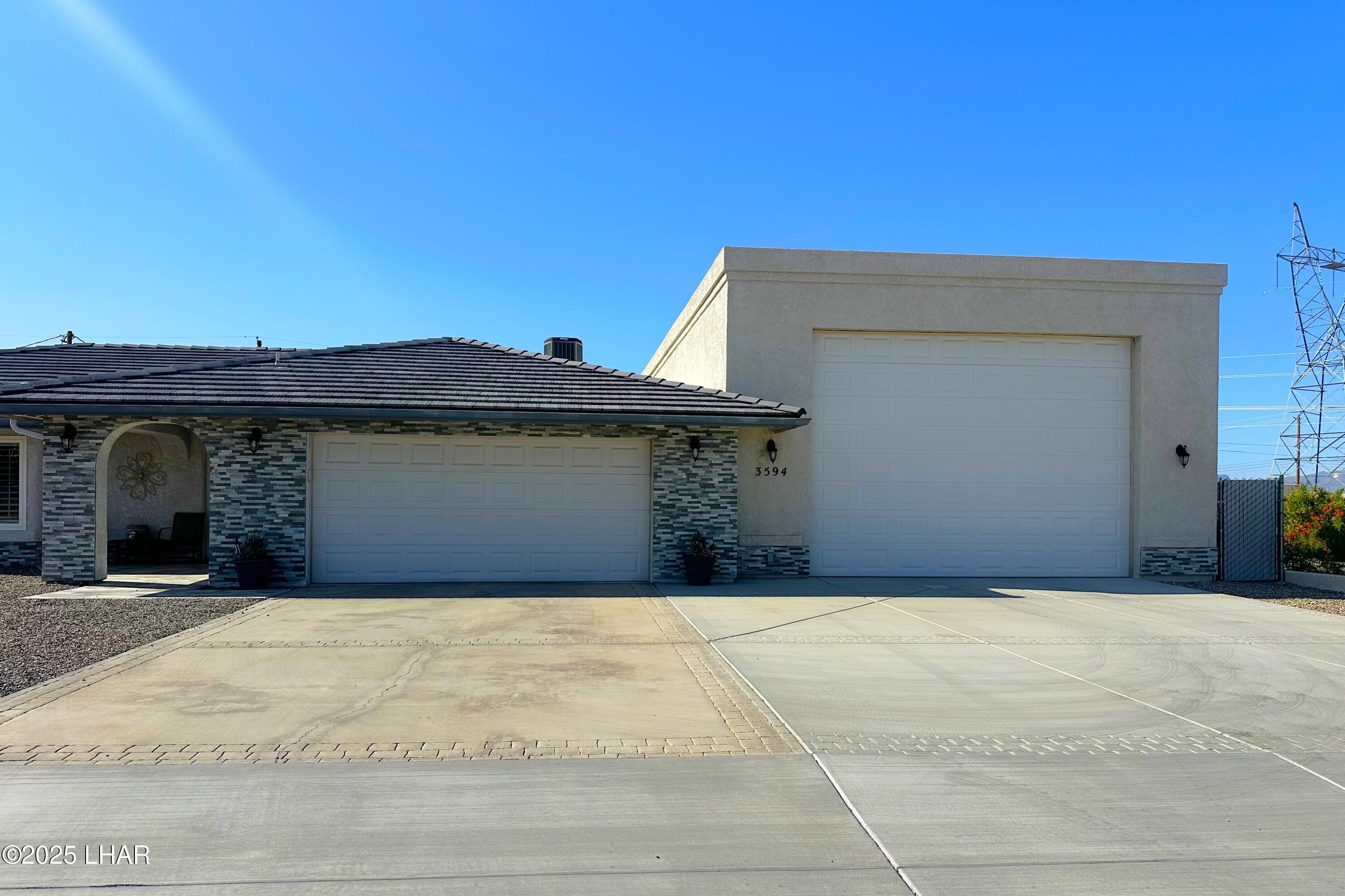 3594 Chesapeake Blvd