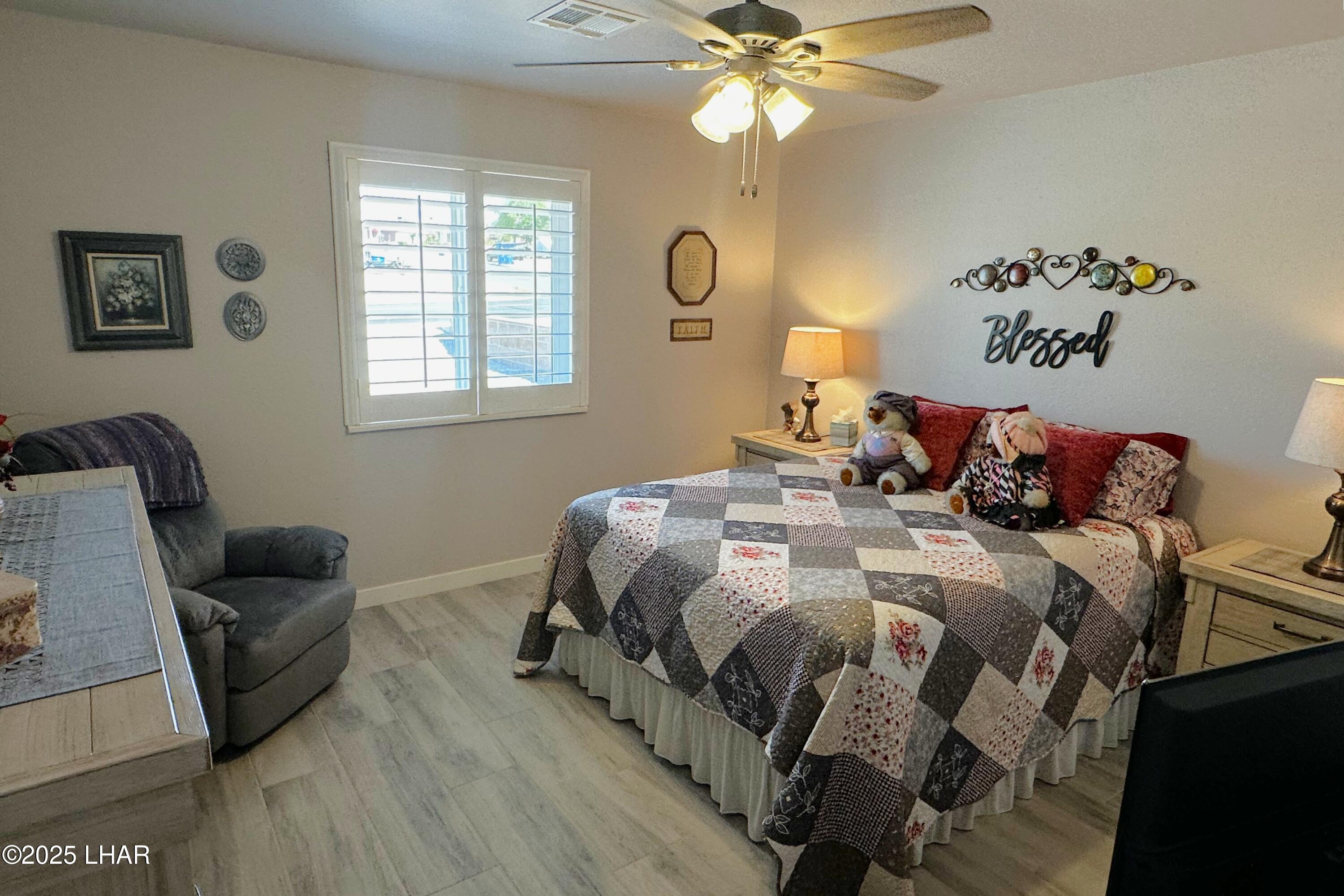 3594 Chesapeake Blvd