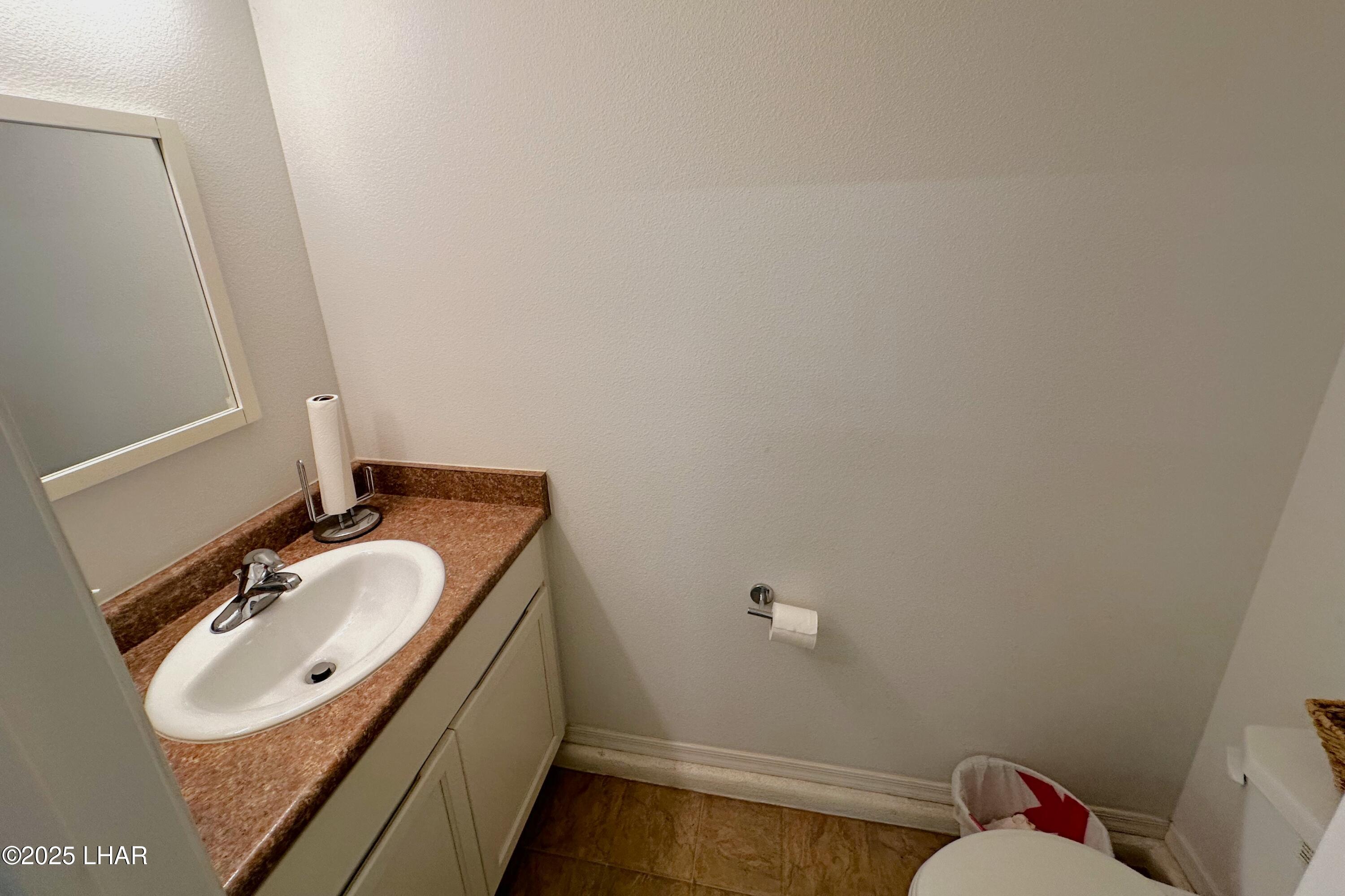 3594 Chesapeake Blvd