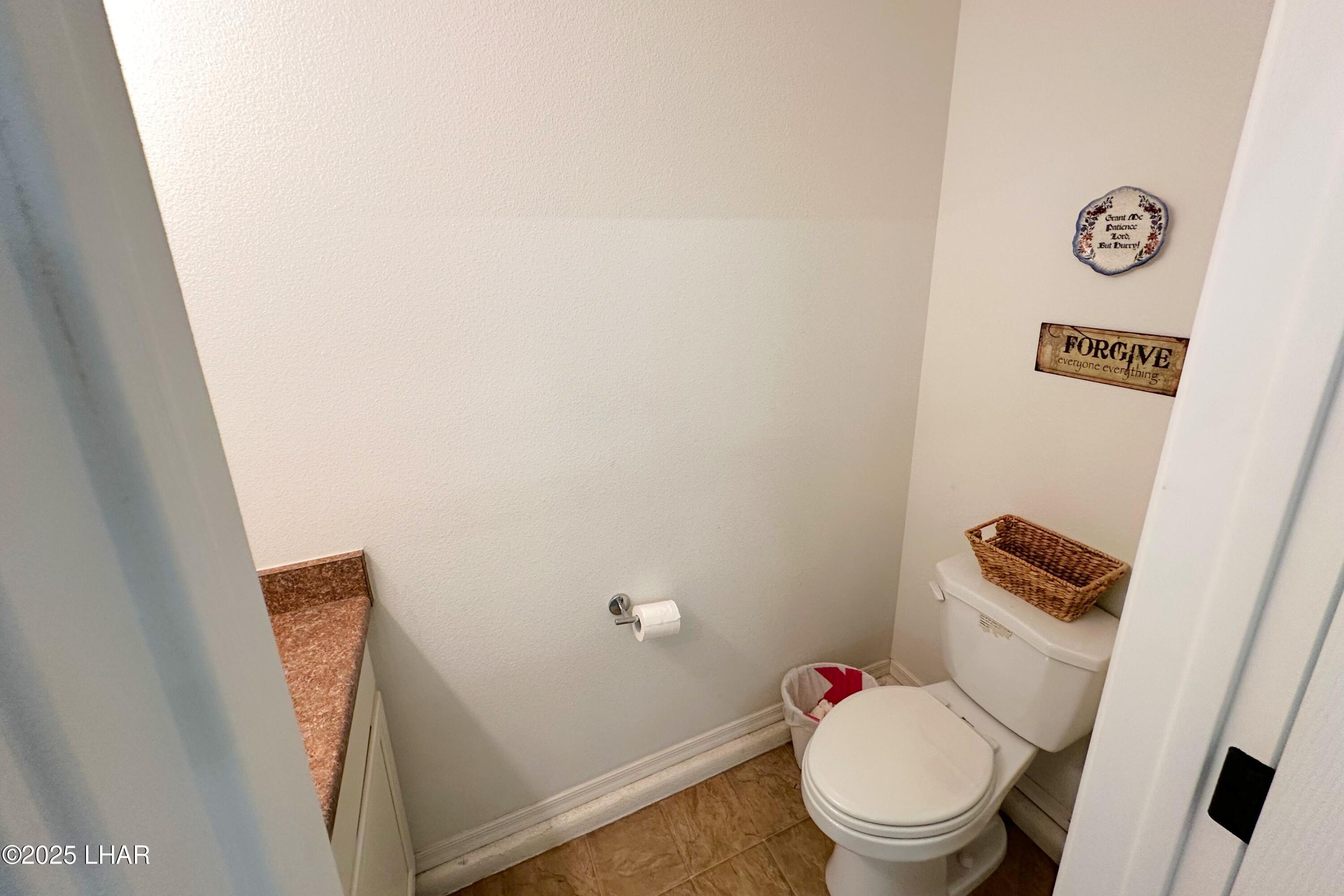 3594 Chesapeake Blvd