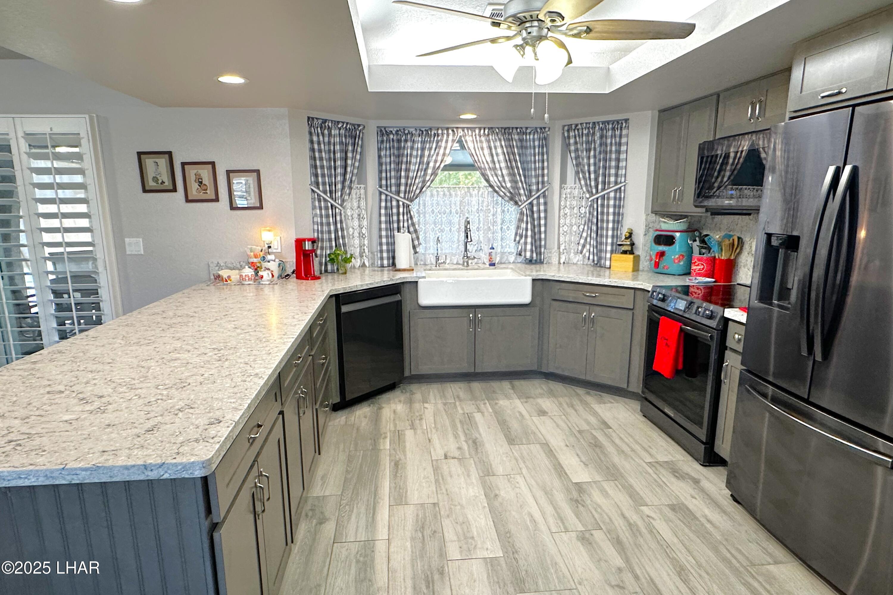 3594 Chesapeake Blvd