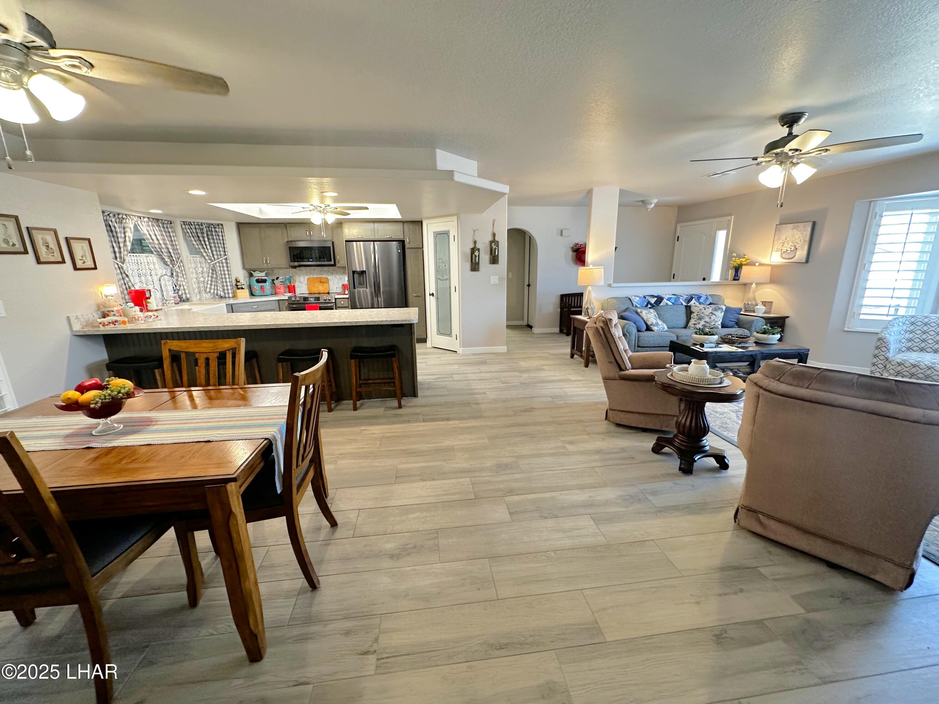 3594 Chesapeake Blvd