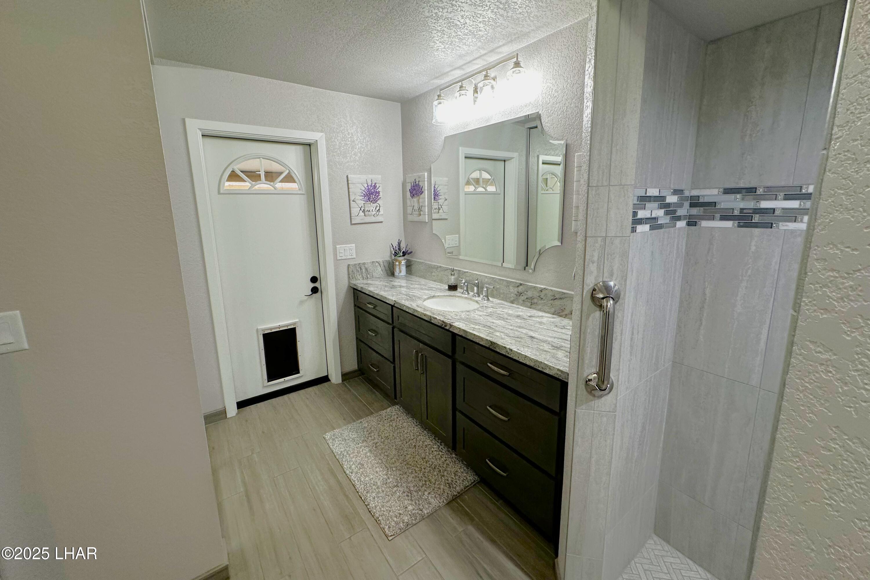 3594 Chesapeake Blvd