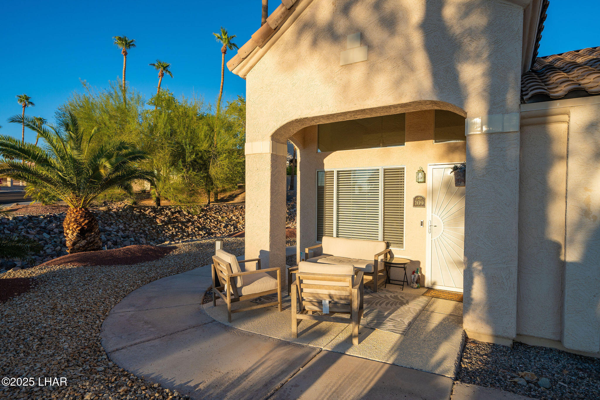 470 Acoma Blvd S 109