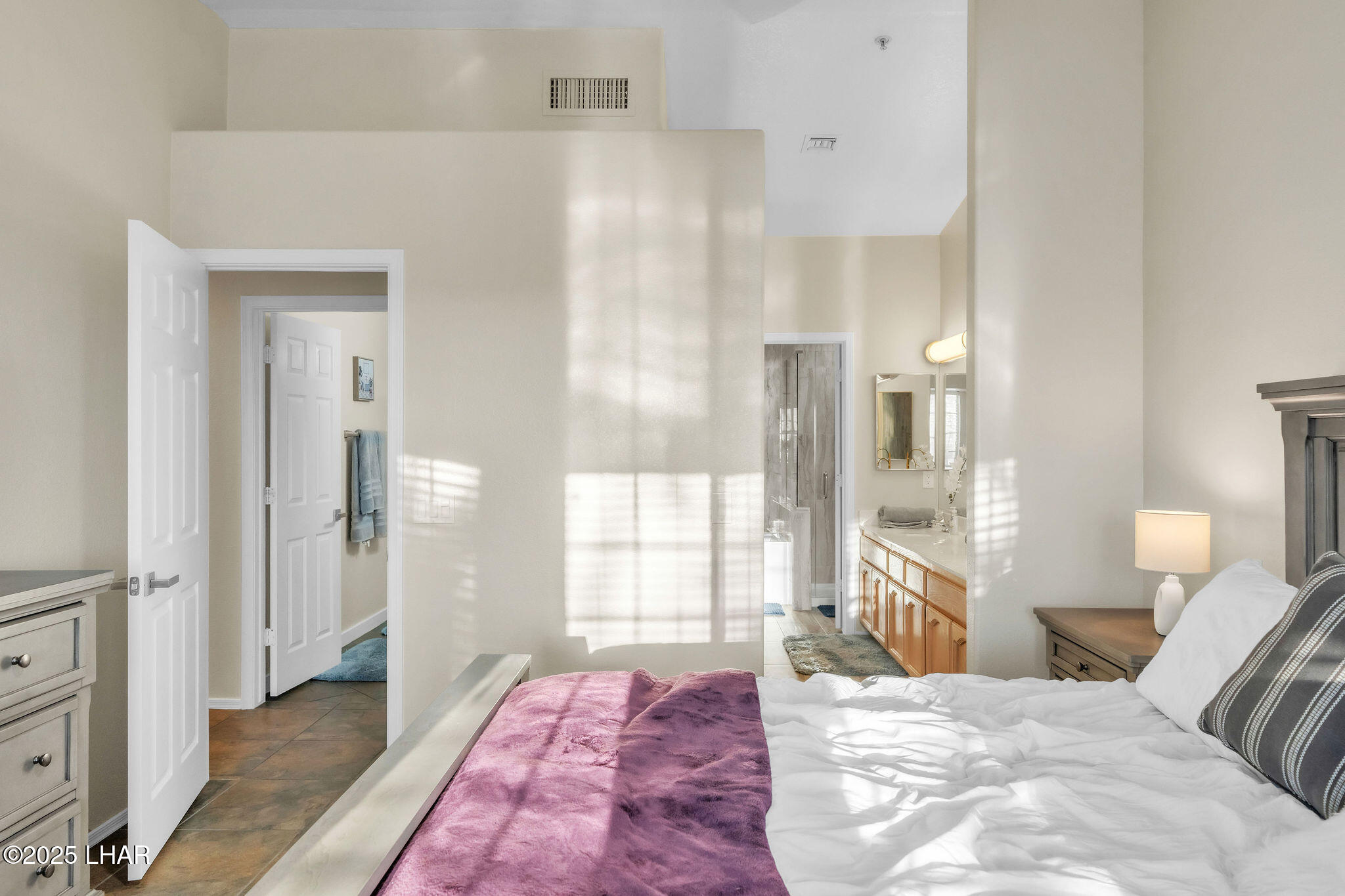 470 Acoma Blvd S 109