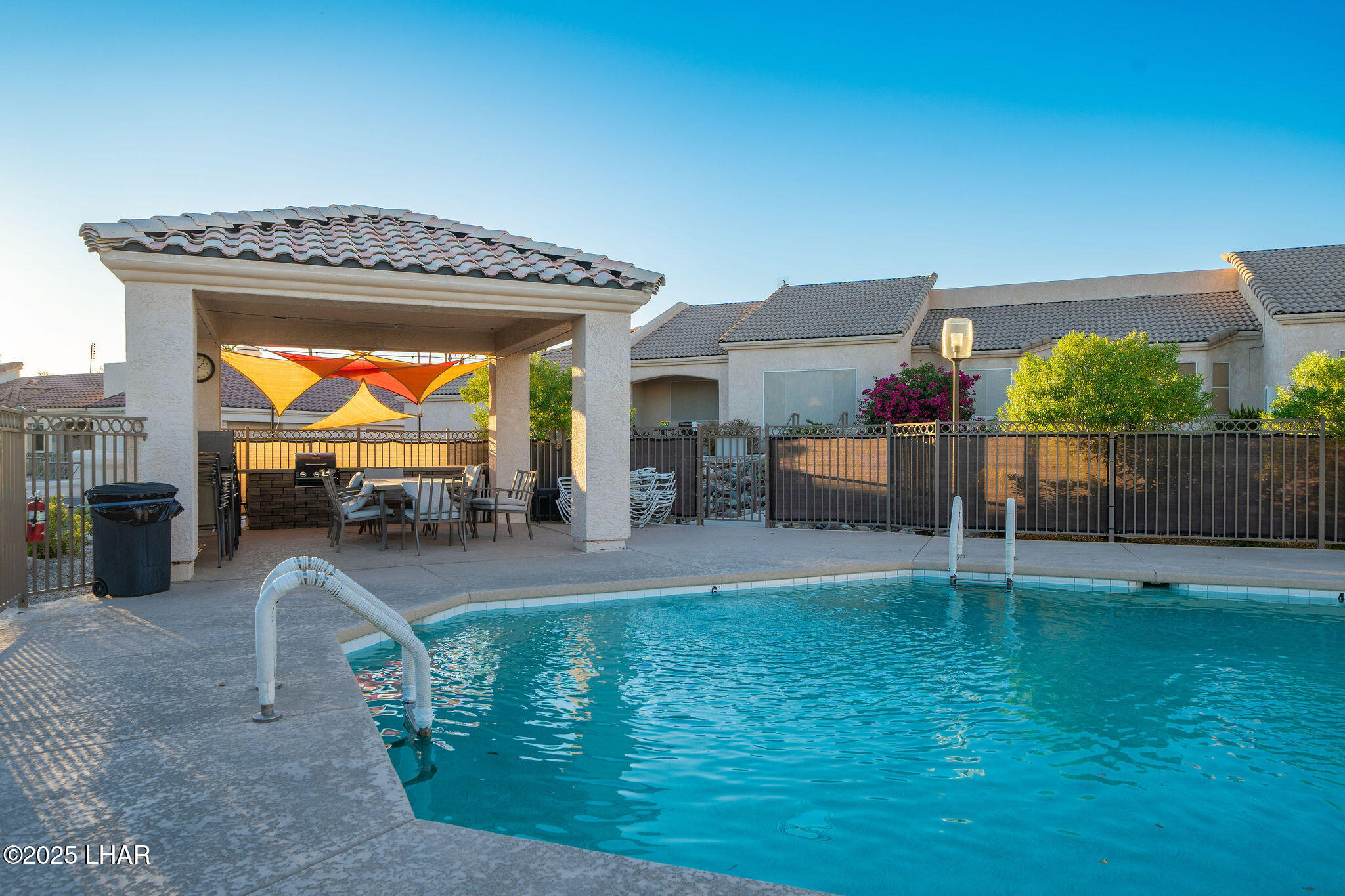 470 Acoma Blvd S 109