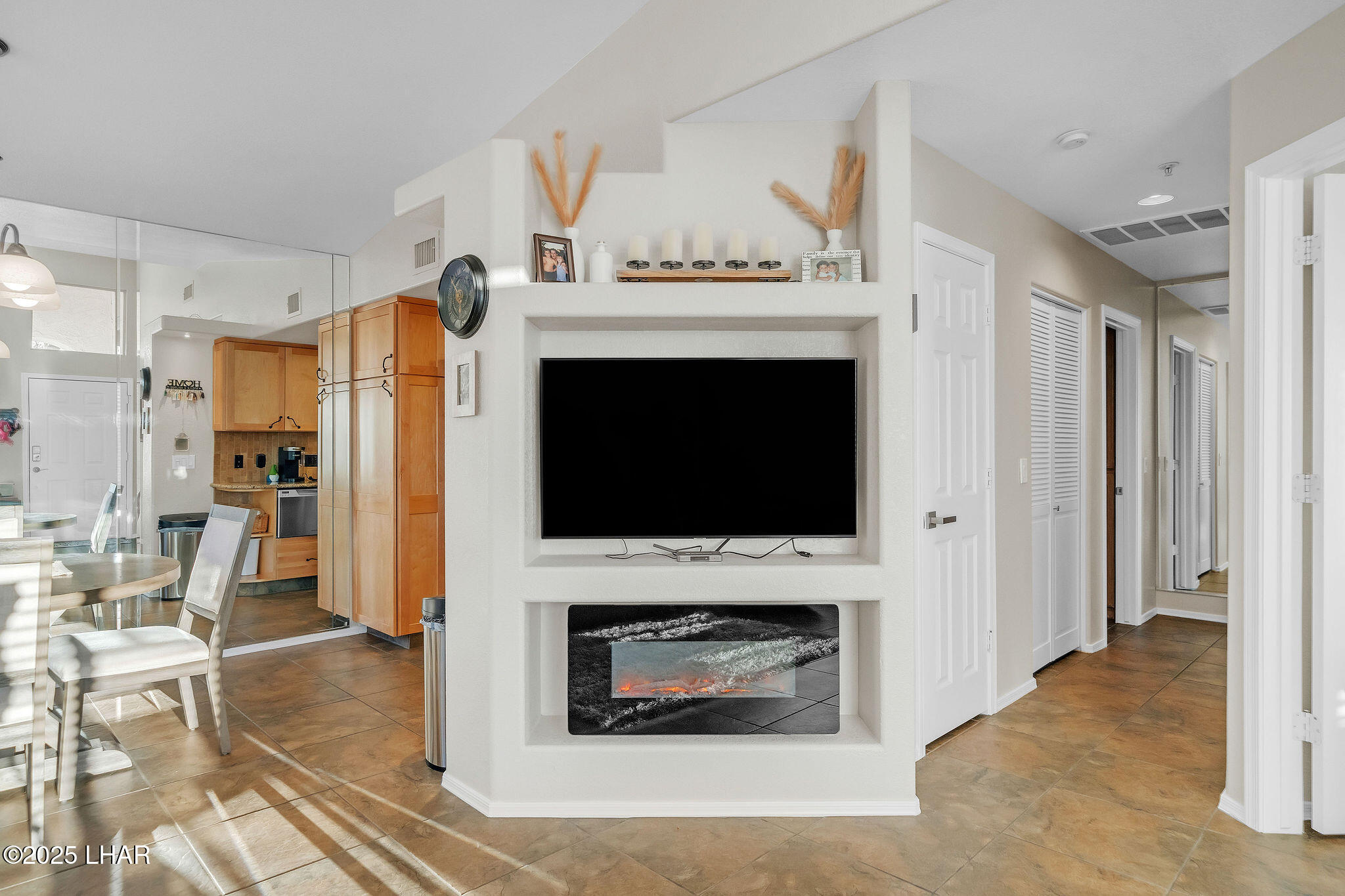 470 Acoma Blvd S 109