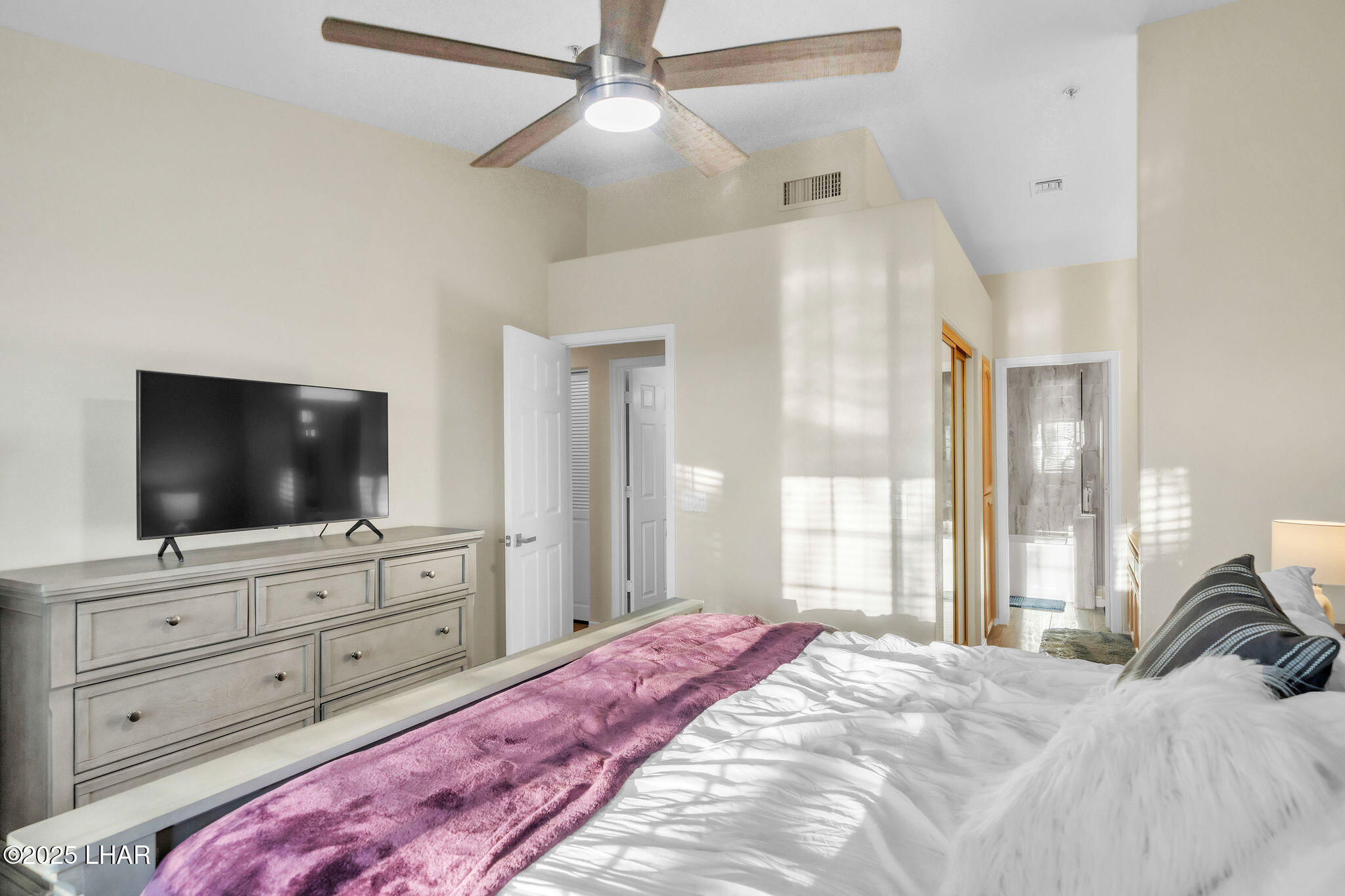 470 Acoma Blvd S 109