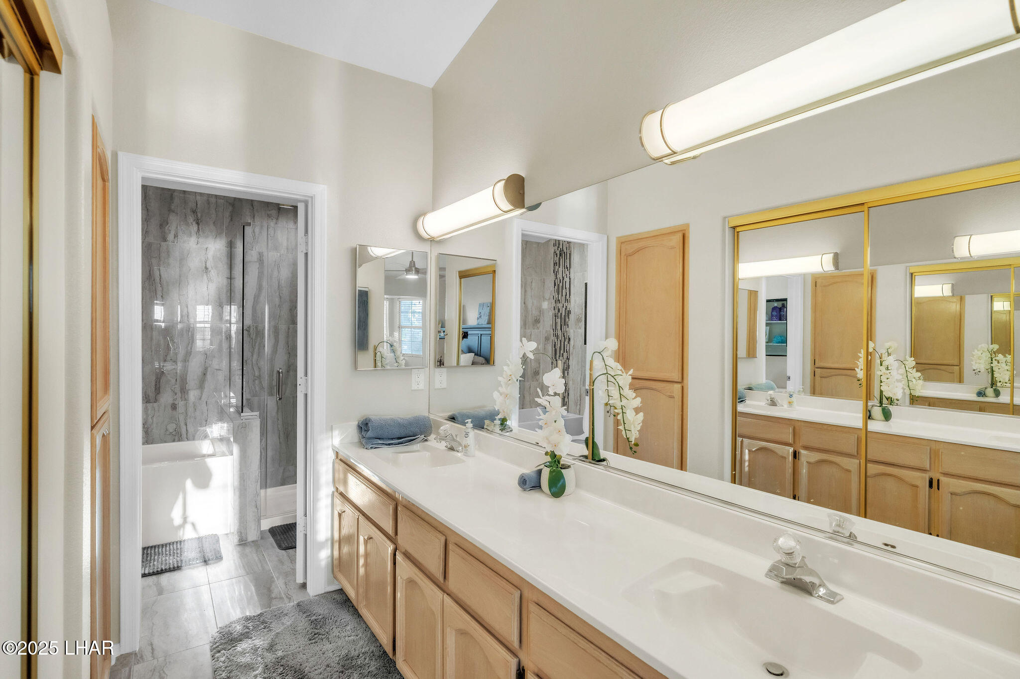 470 Acoma Blvd S 109