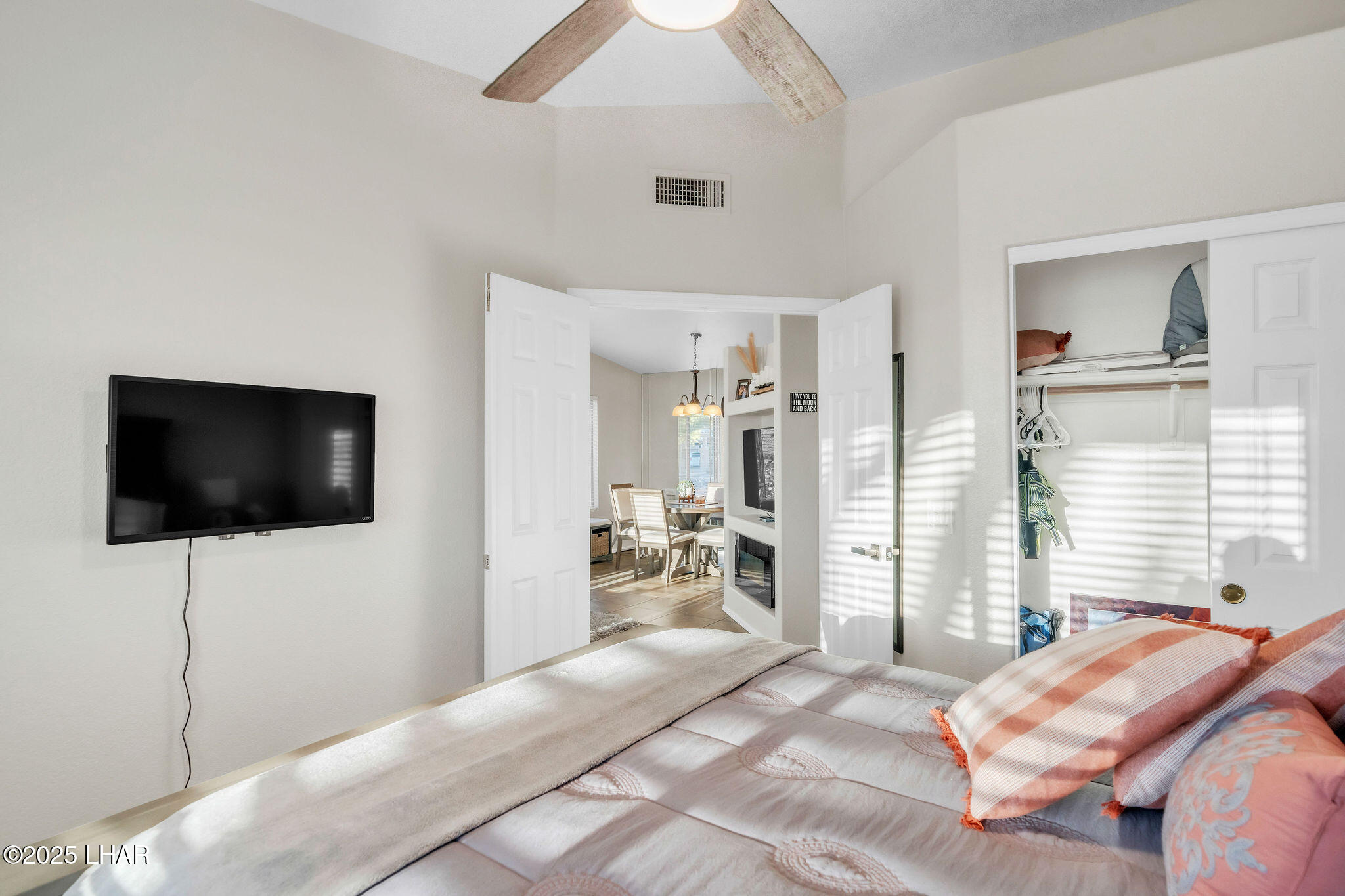 470 Acoma Blvd S 109