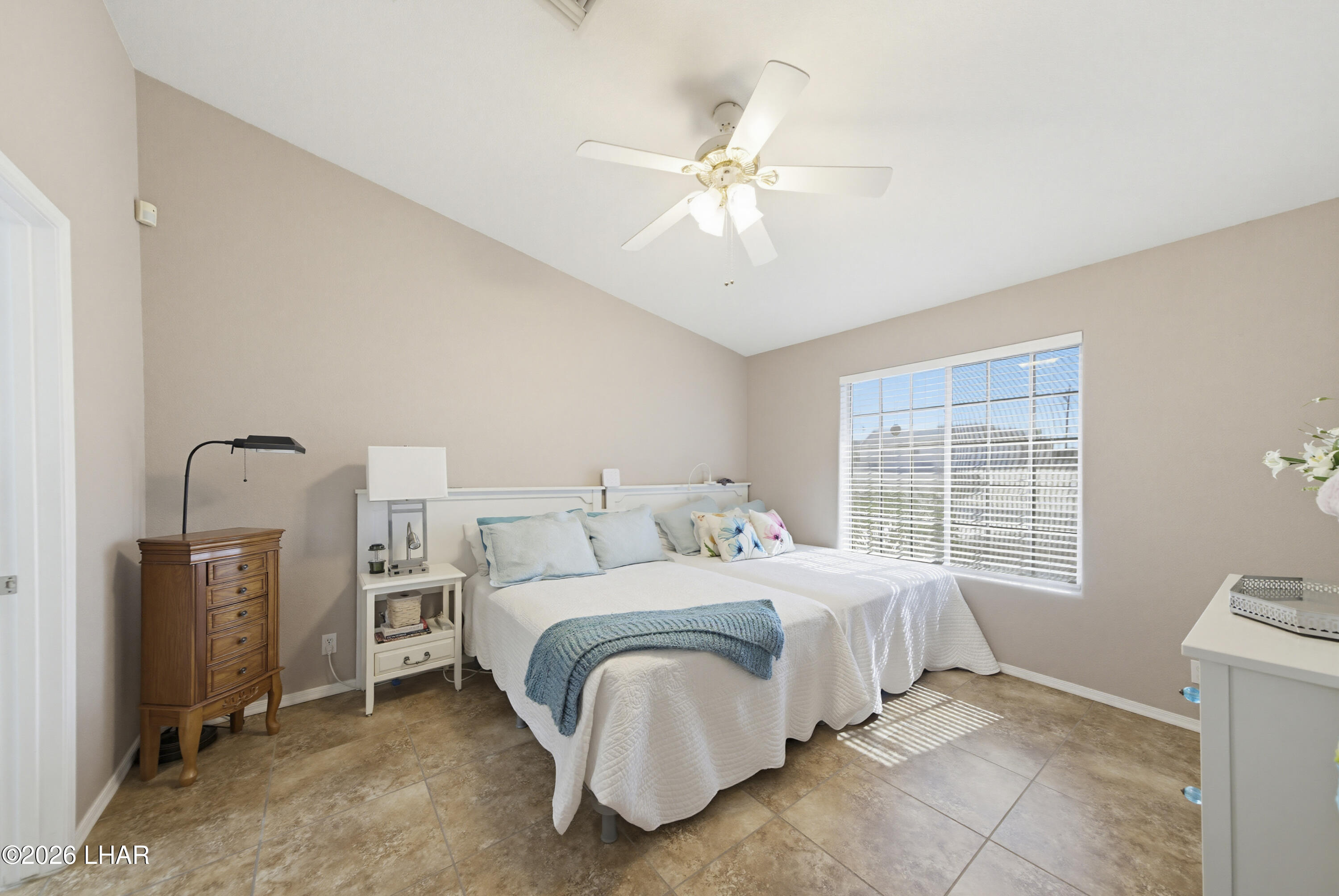 3777 Cholla Dr