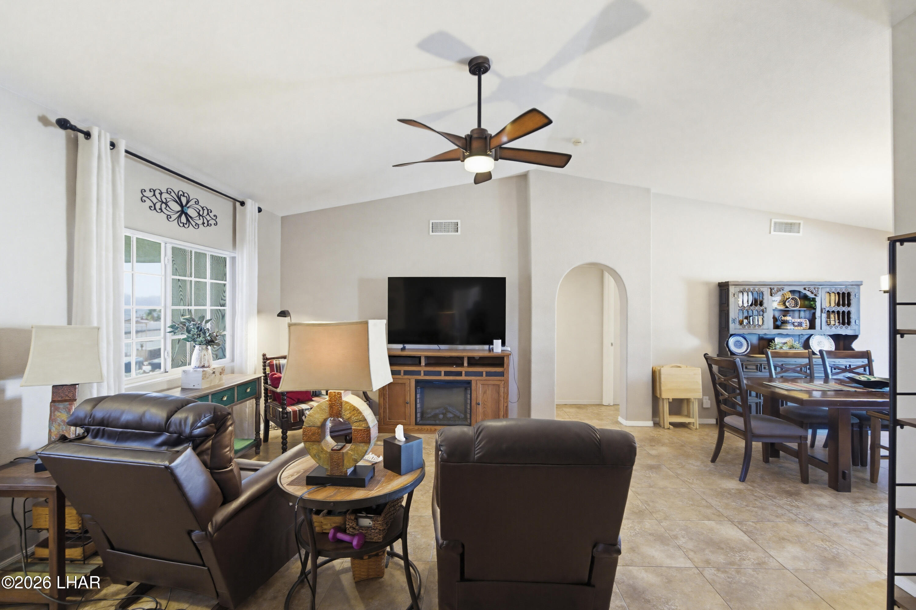 3777 Cholla Dr