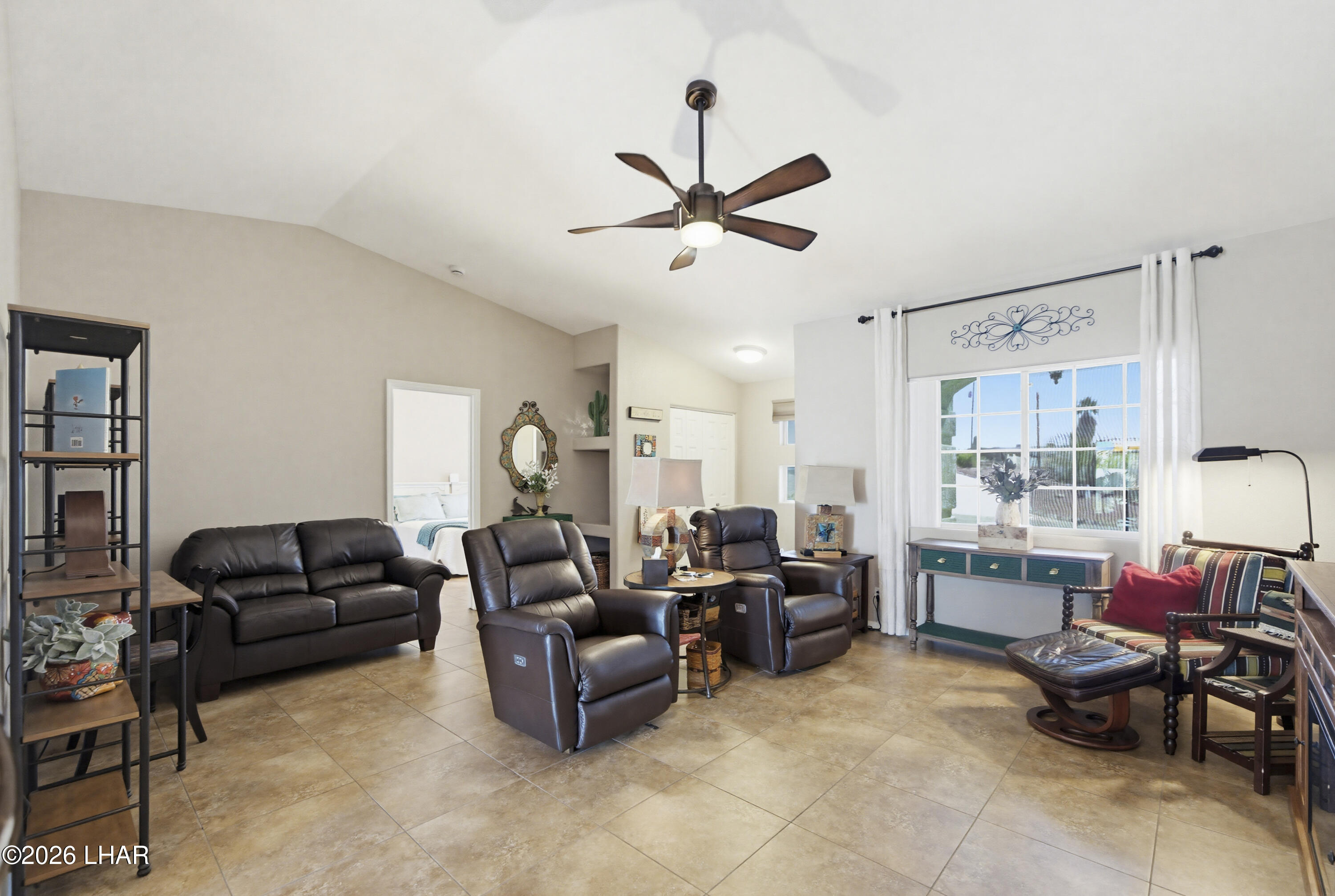 3777 Cholla Dr