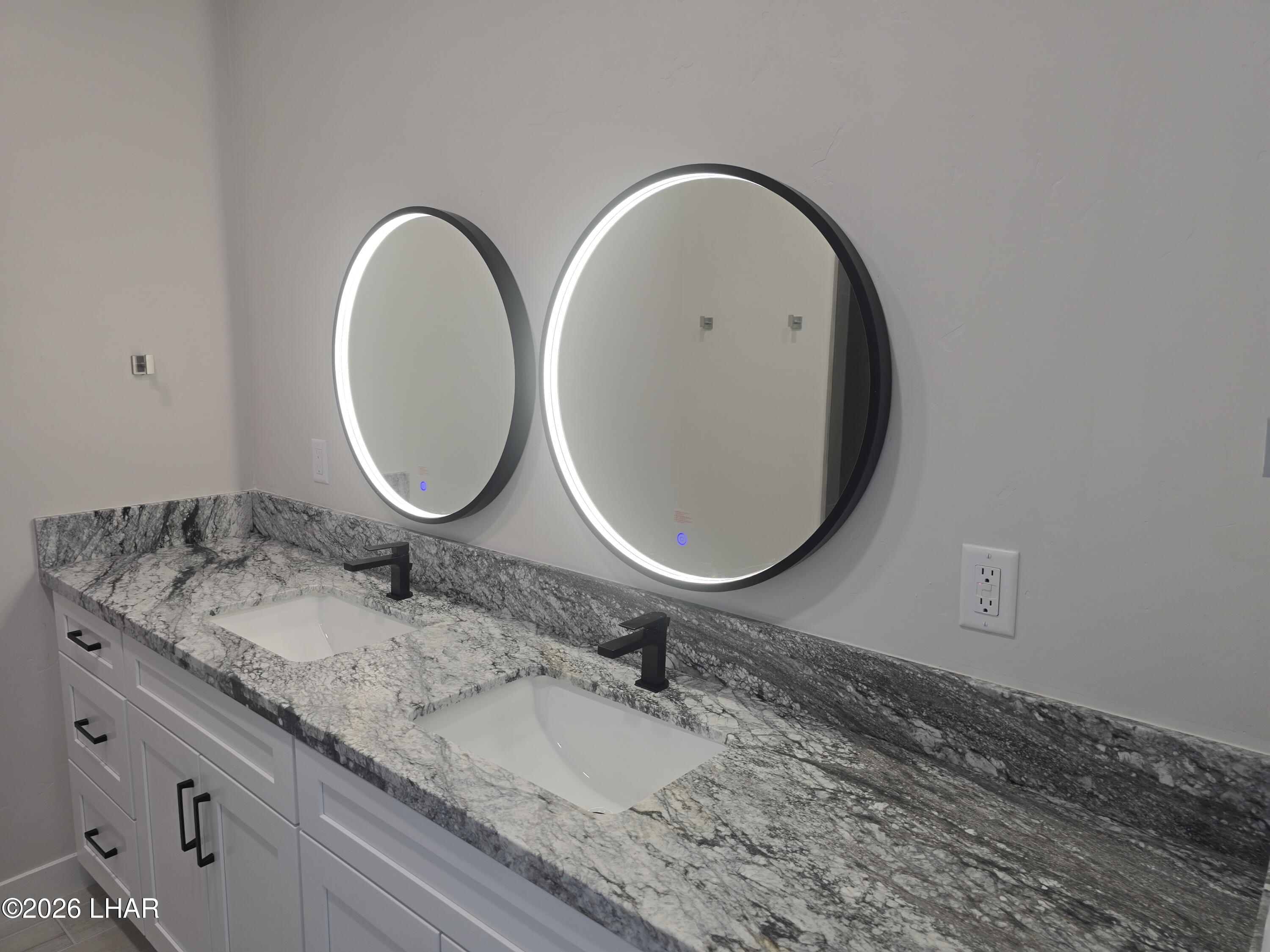 3080 Arapaho Dr 105