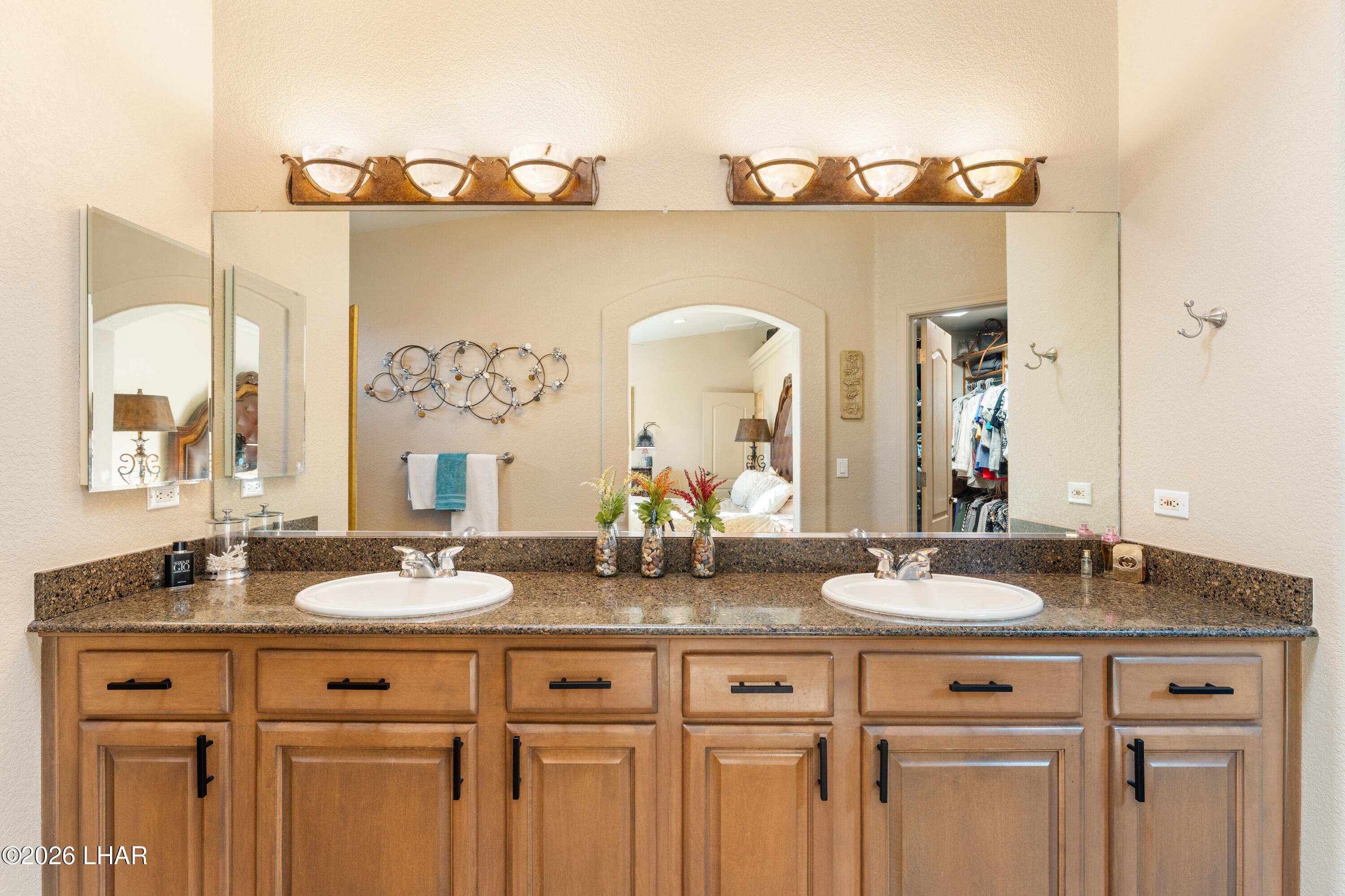 3961 Chickasaw Dr
