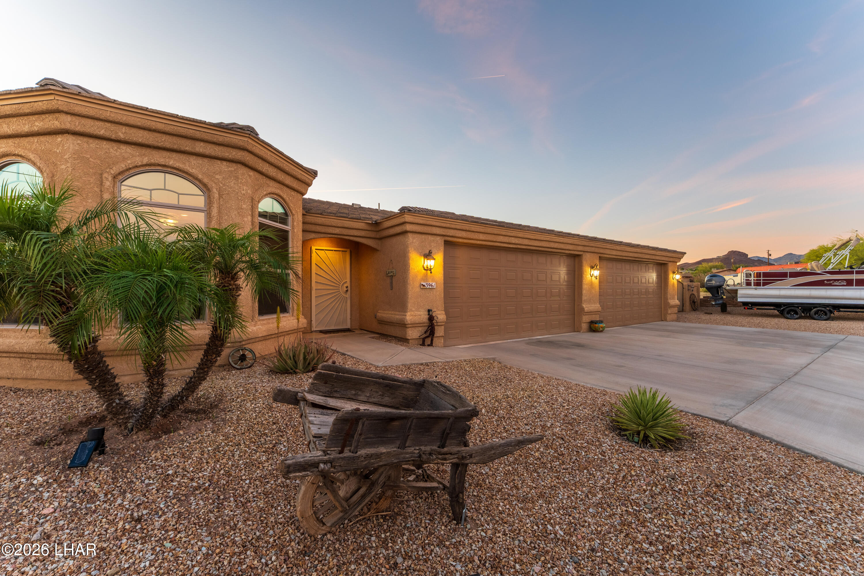3961 Chickasaw Dr