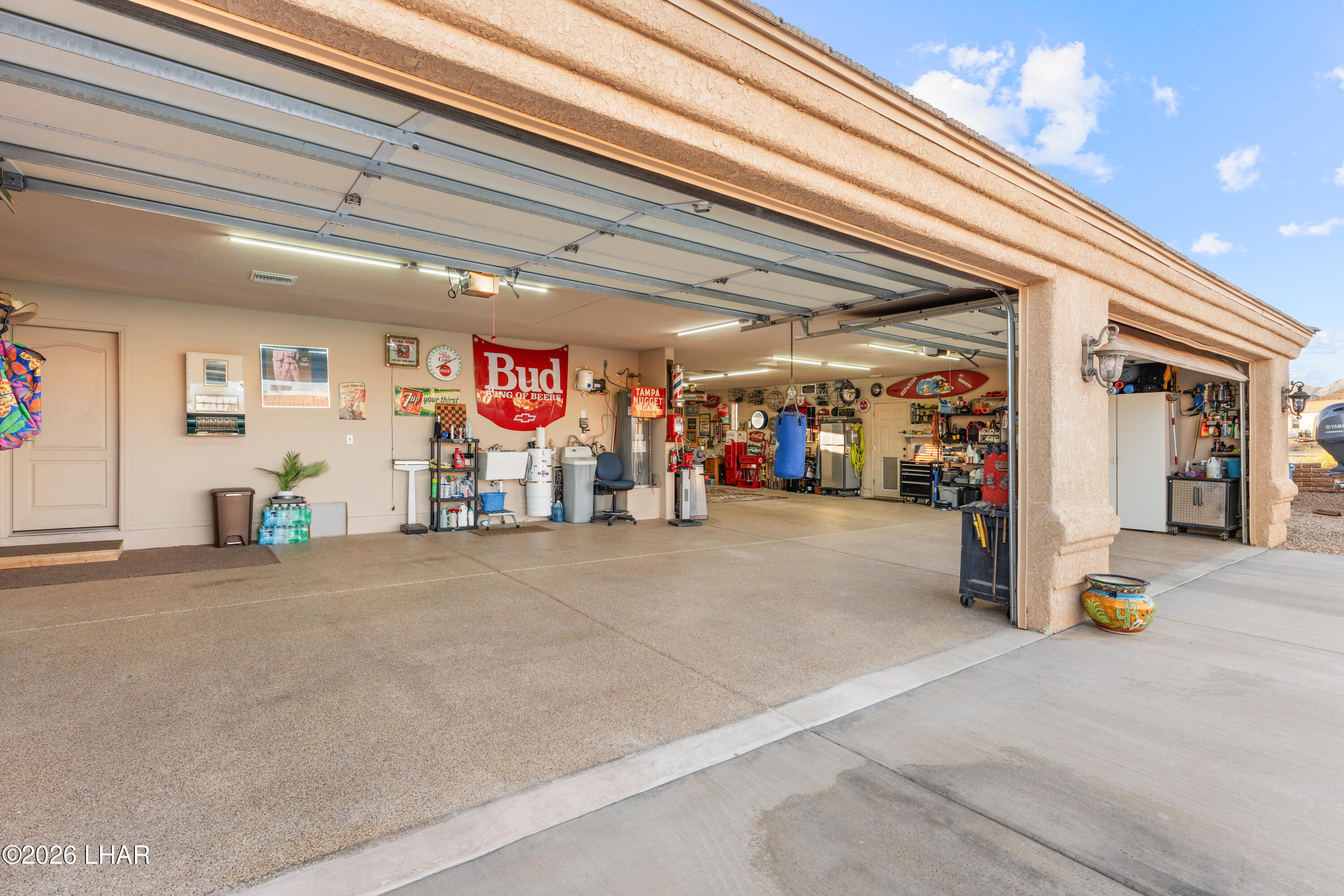 3961 Chickasaw Dr