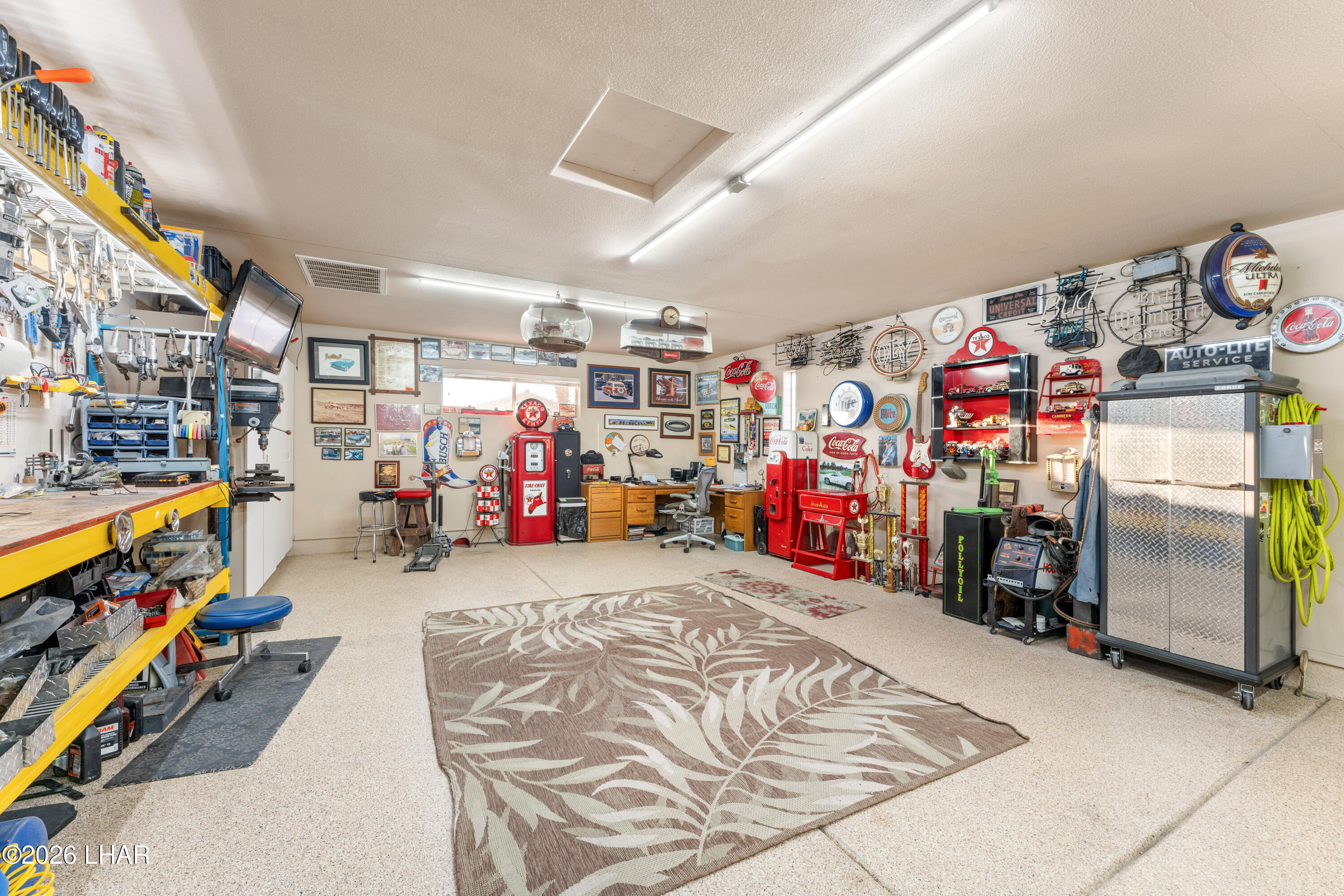 3961 Chickasaw Dr
