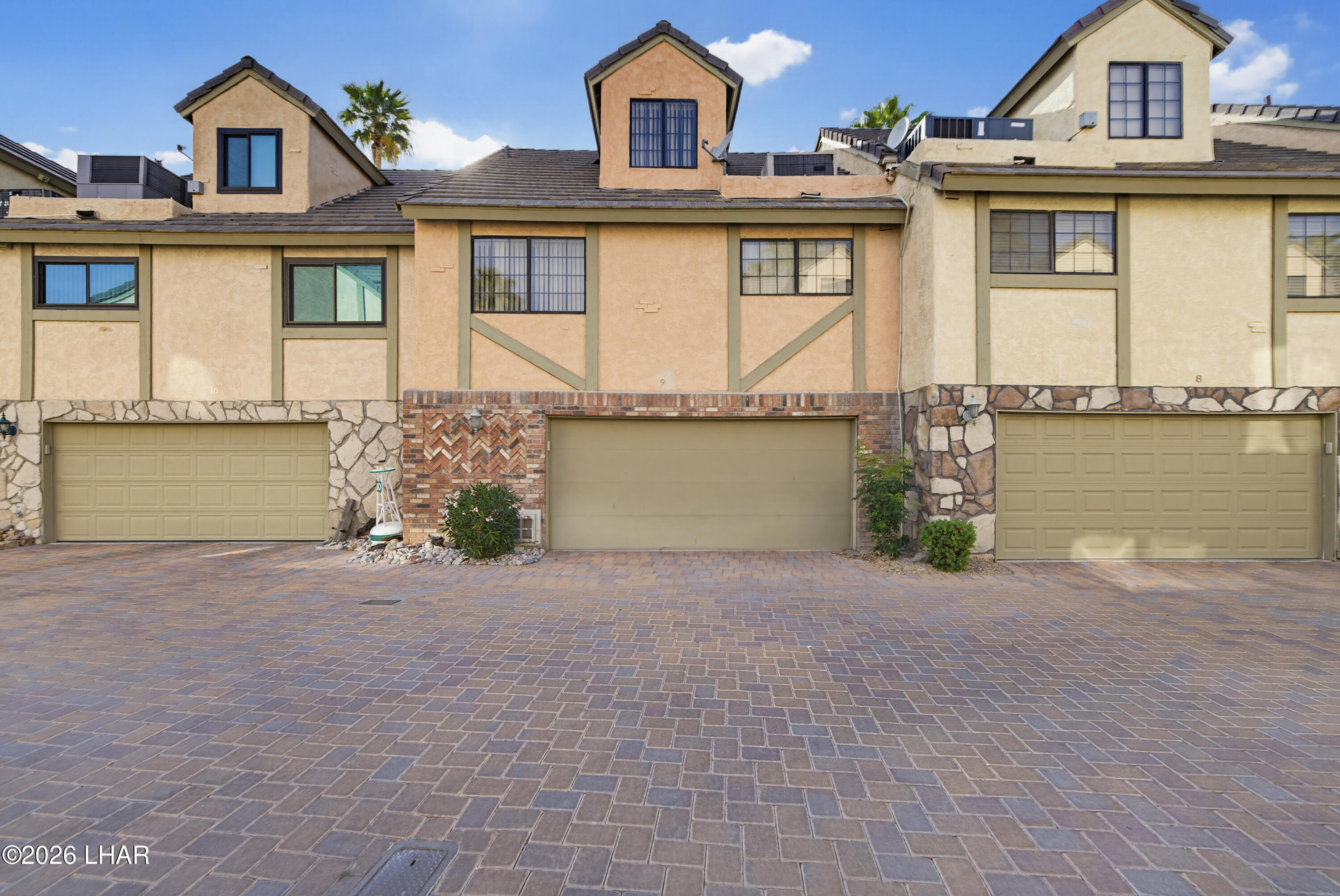 1566 Palace Way 9