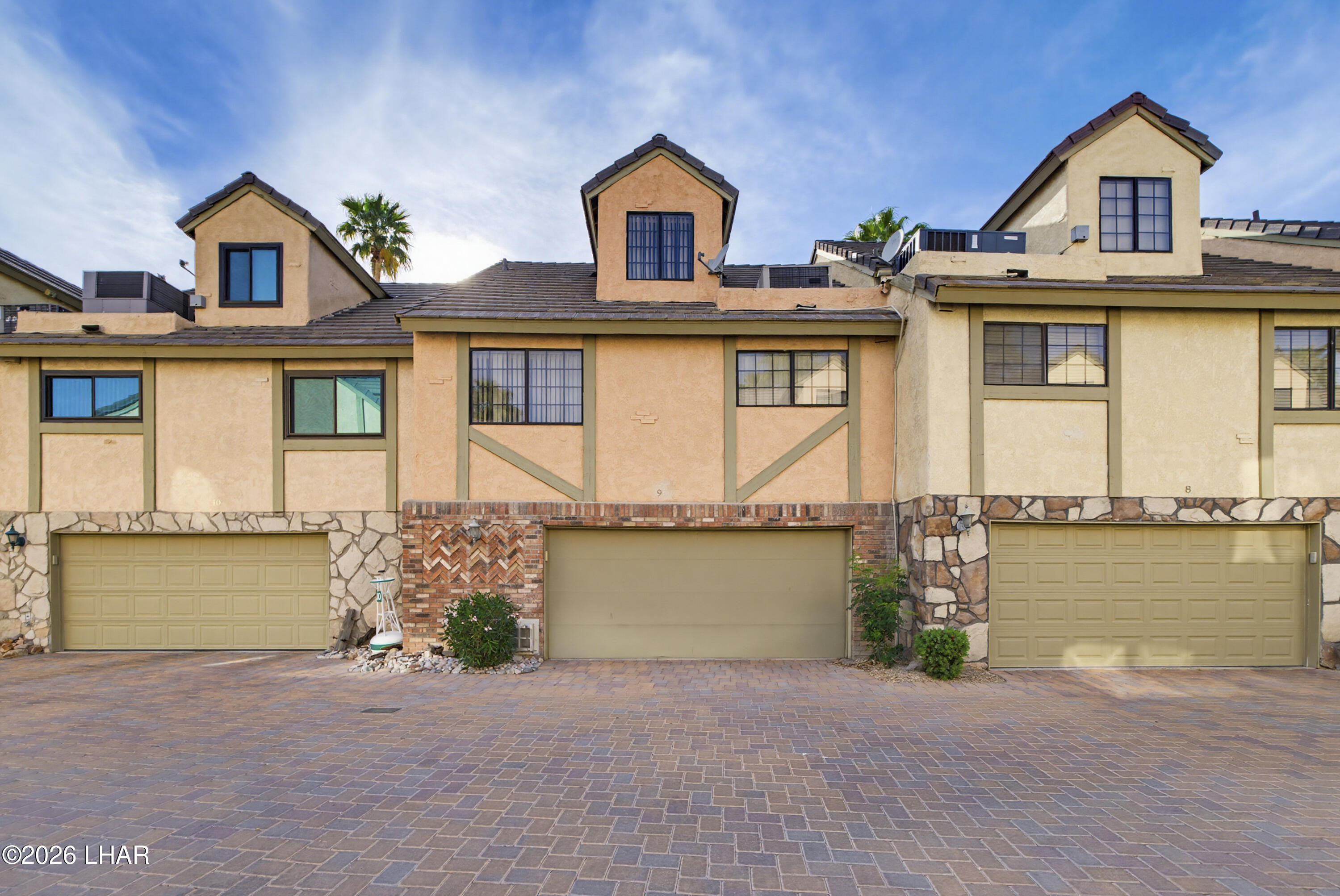 1566 Palace Way 9