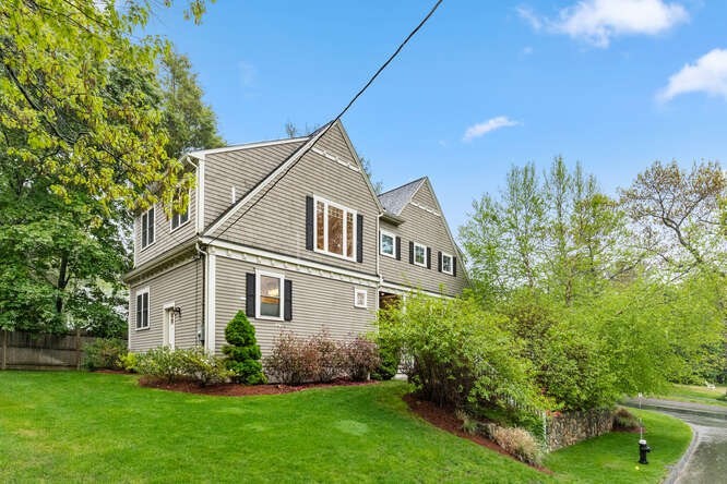 38 Paul Revere Rd