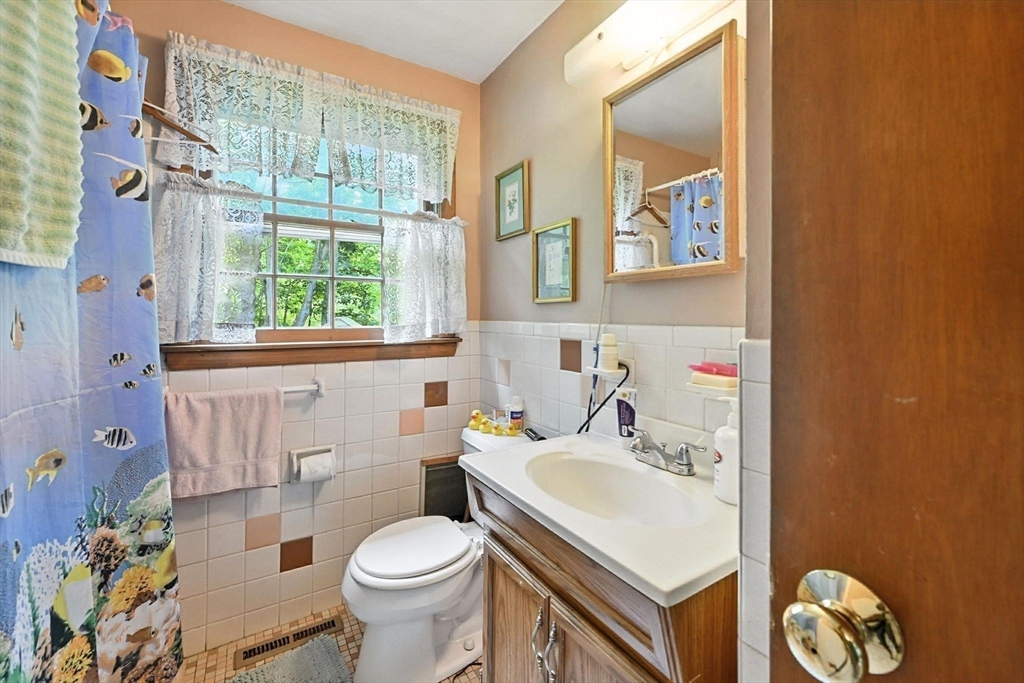 32 Maple St