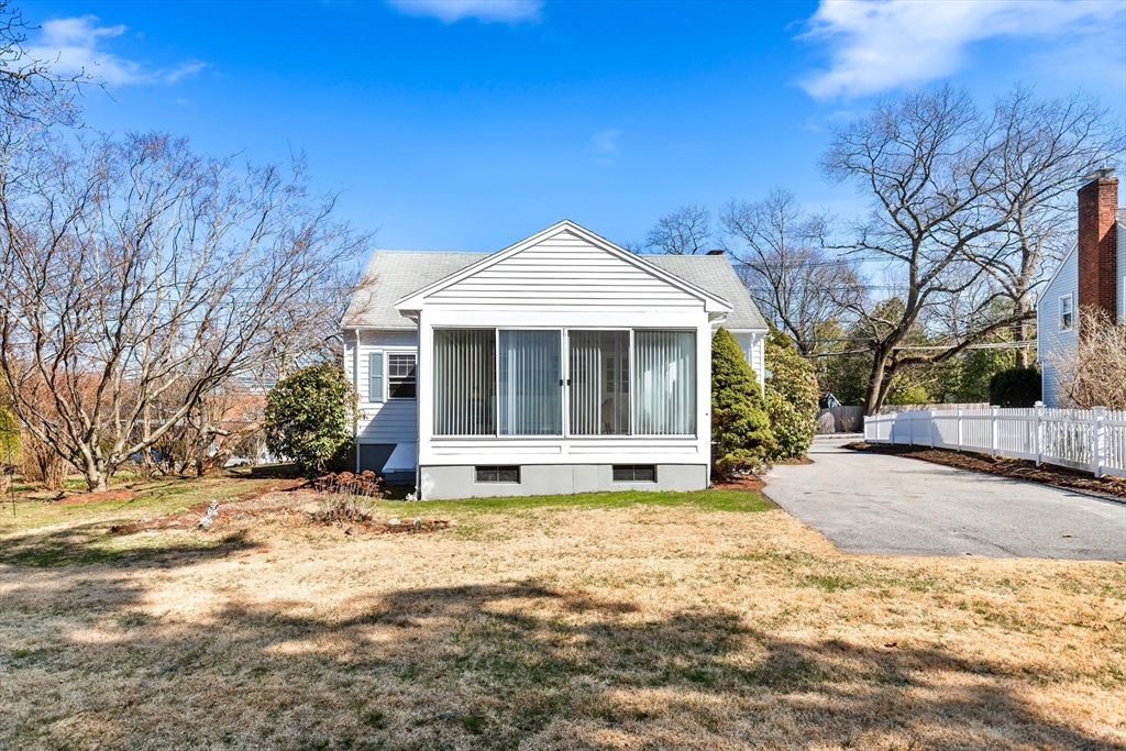 198 Pond St
