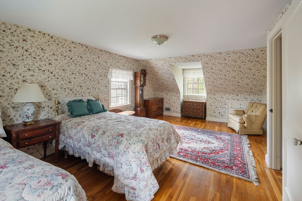 6 Alden Lane