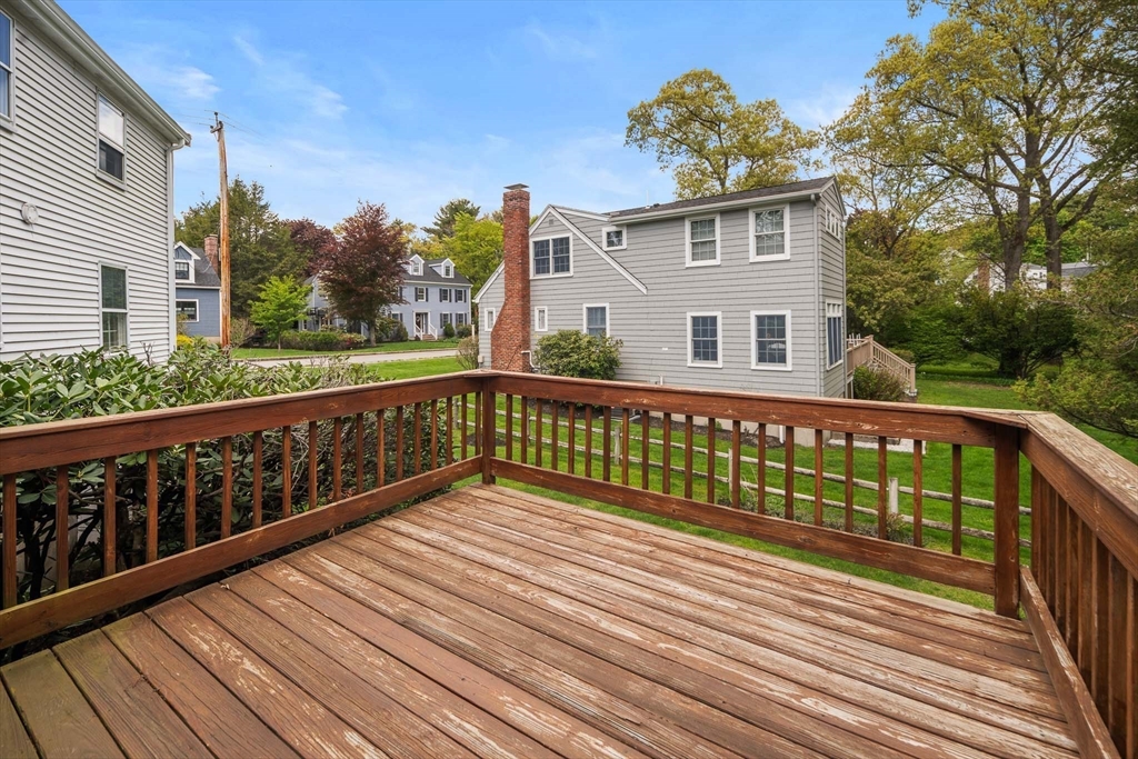 6 Alden Lane