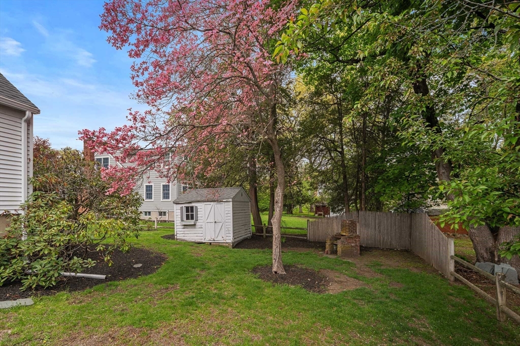 6 Alden Lane