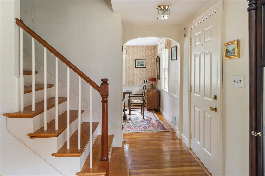 6 Alden Lane