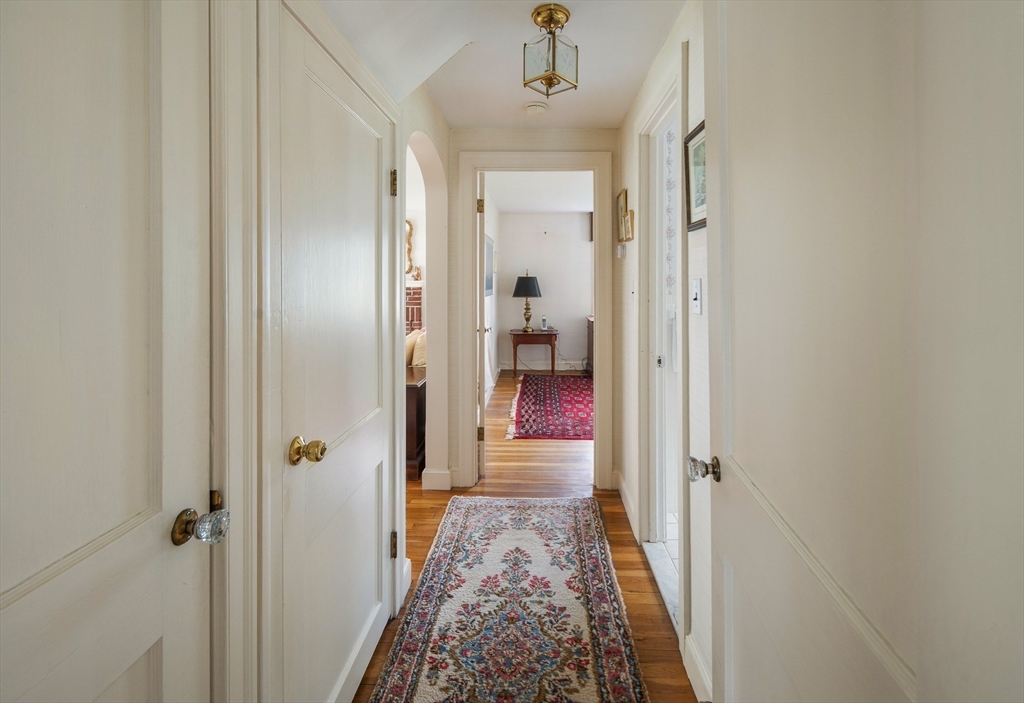 6 Alden Lane