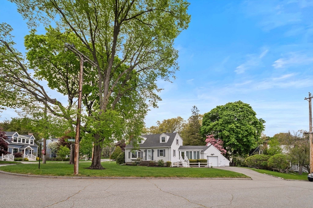 6 Alden Lane