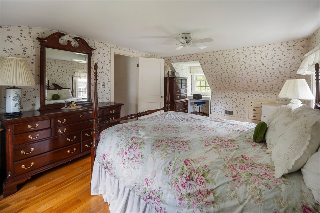 6 Alden Lane