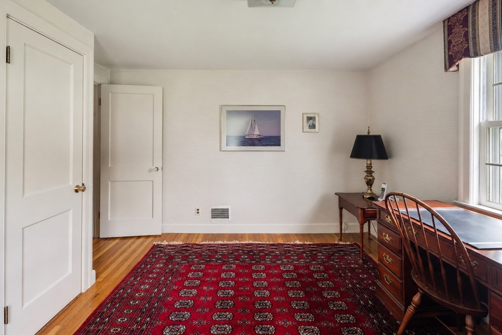 6 Alden Lane