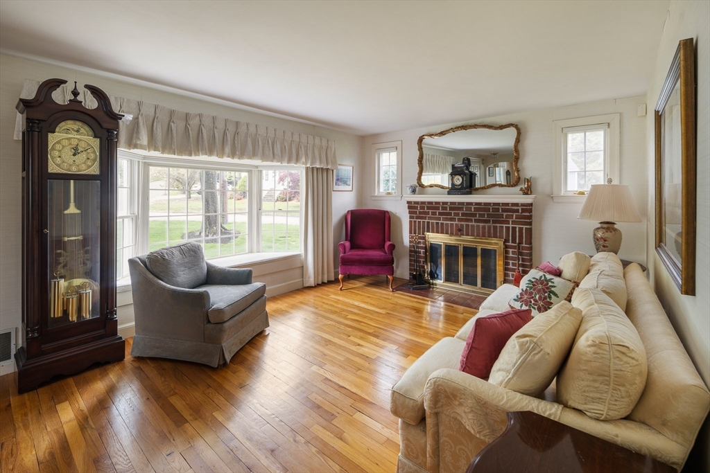 6 Alden Lane