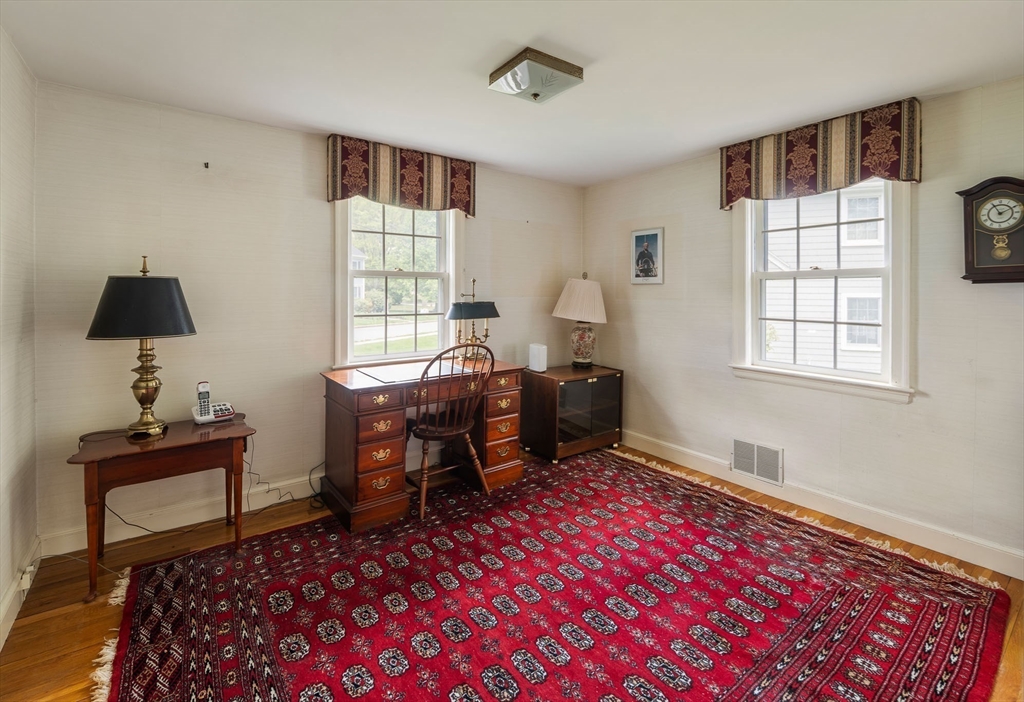 6 Alden Lane