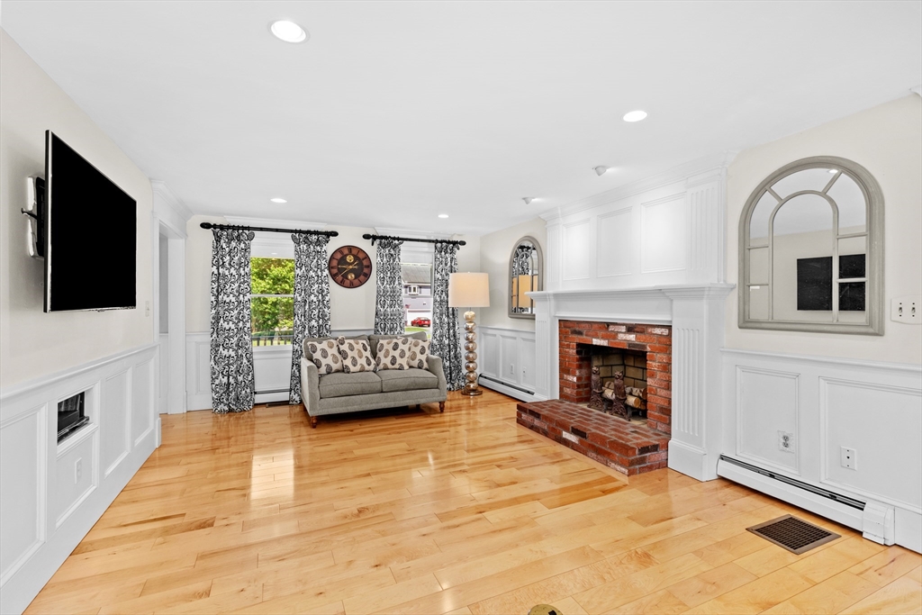 214 Presidential Dr