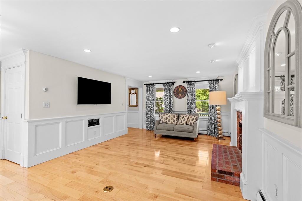 214 Presidential Dr