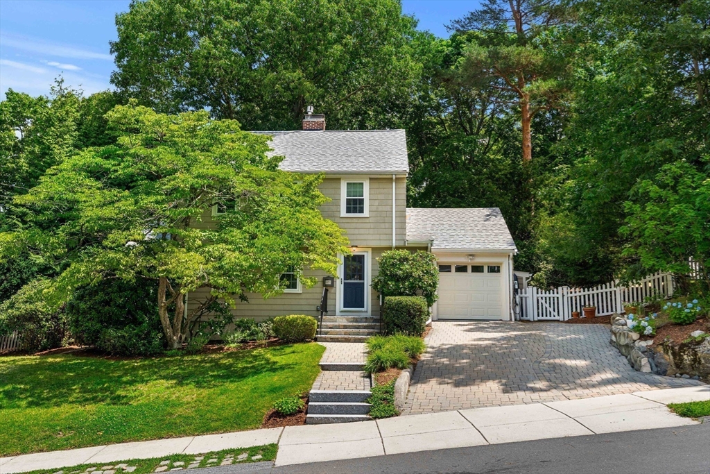4 Daniels St