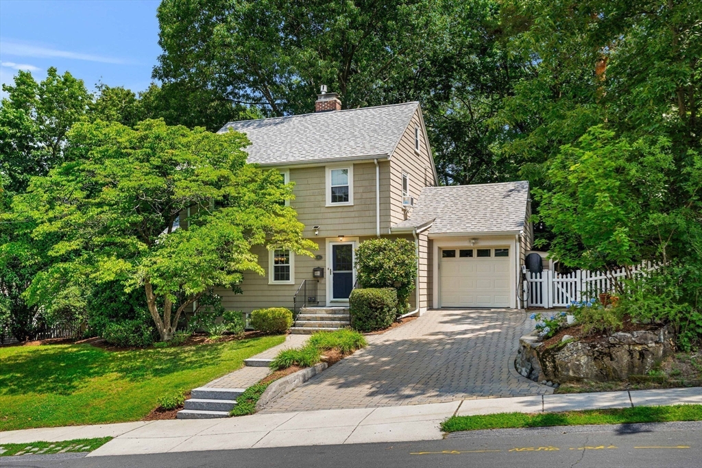 4 Daniels St