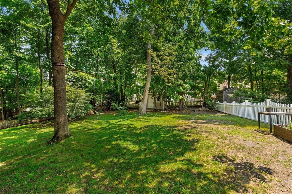 4 Daniels St